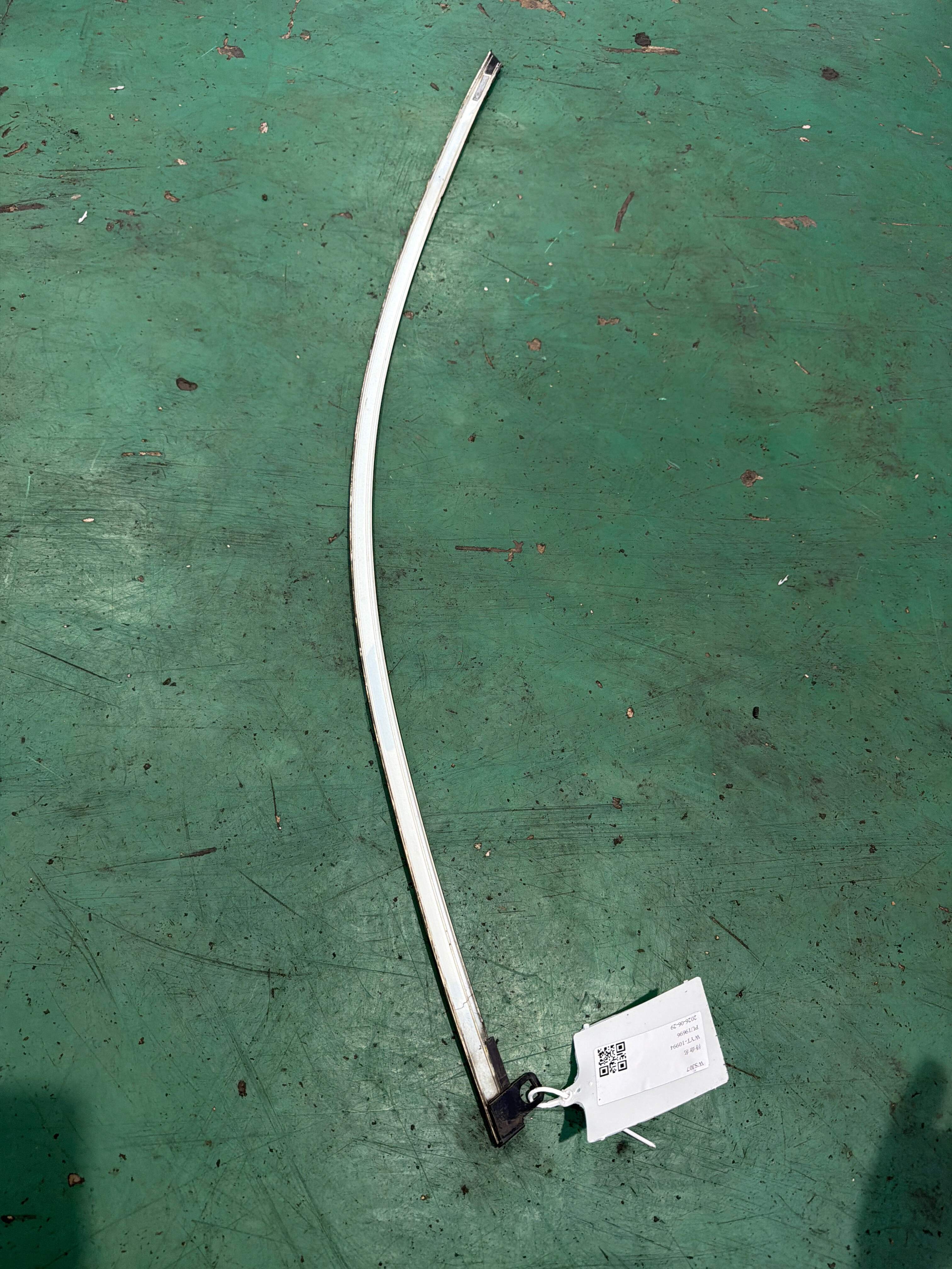 802831CA0A 前门玻璃外饰条(左上)