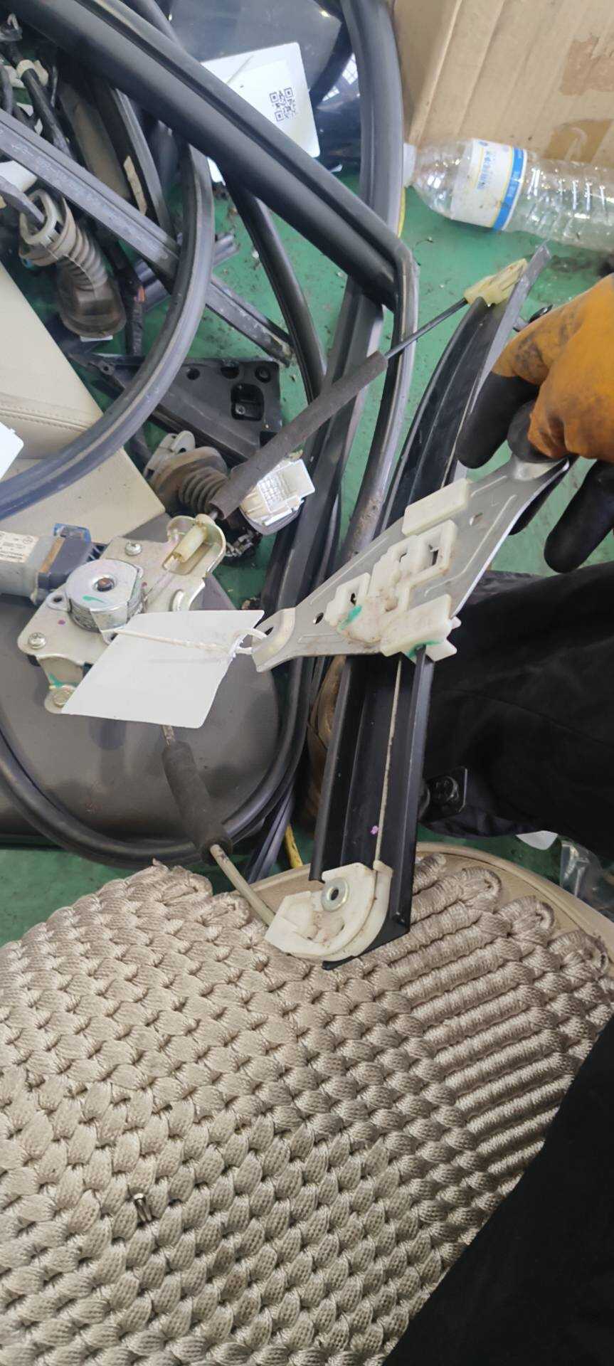 90805772 Front Door Window Regulator Assembly, Left