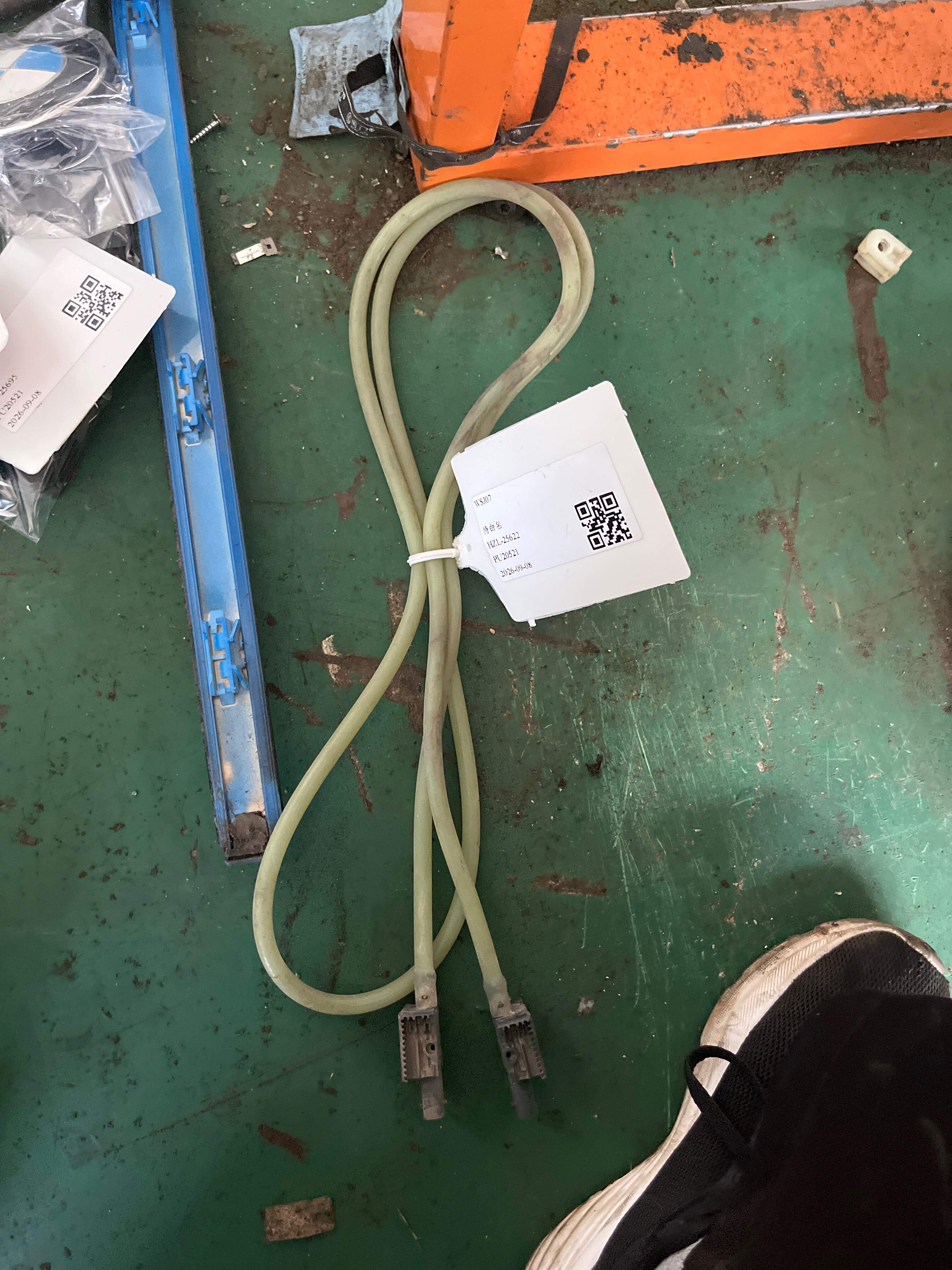 65766821100 行人保护传感器