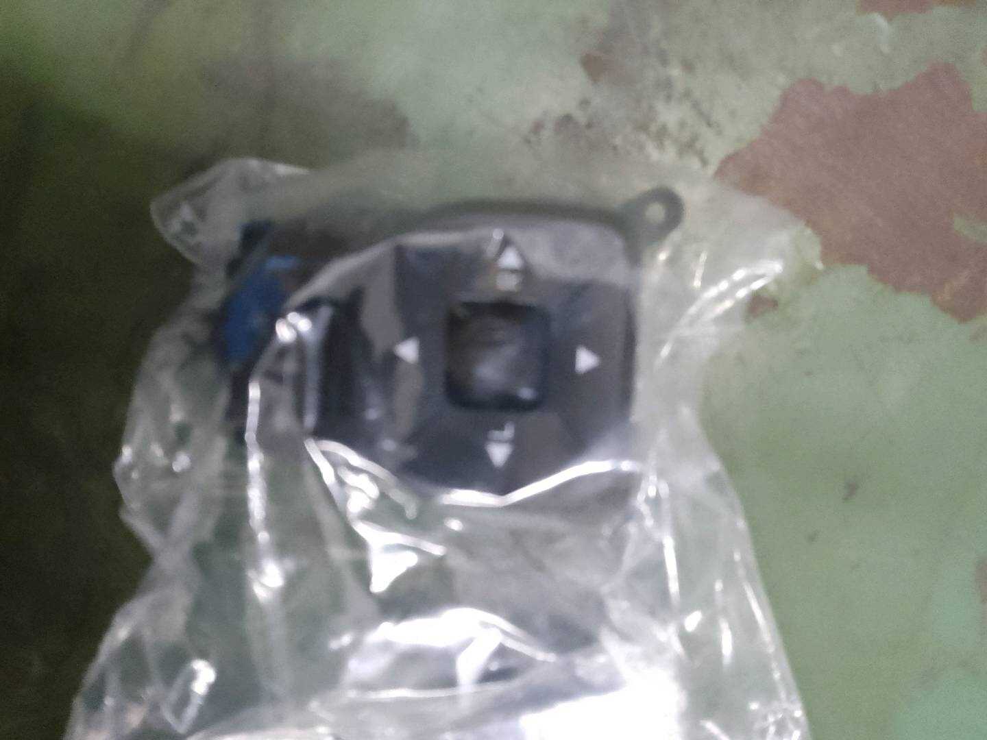 935732Z000 Side Mirror Adjustment Switch