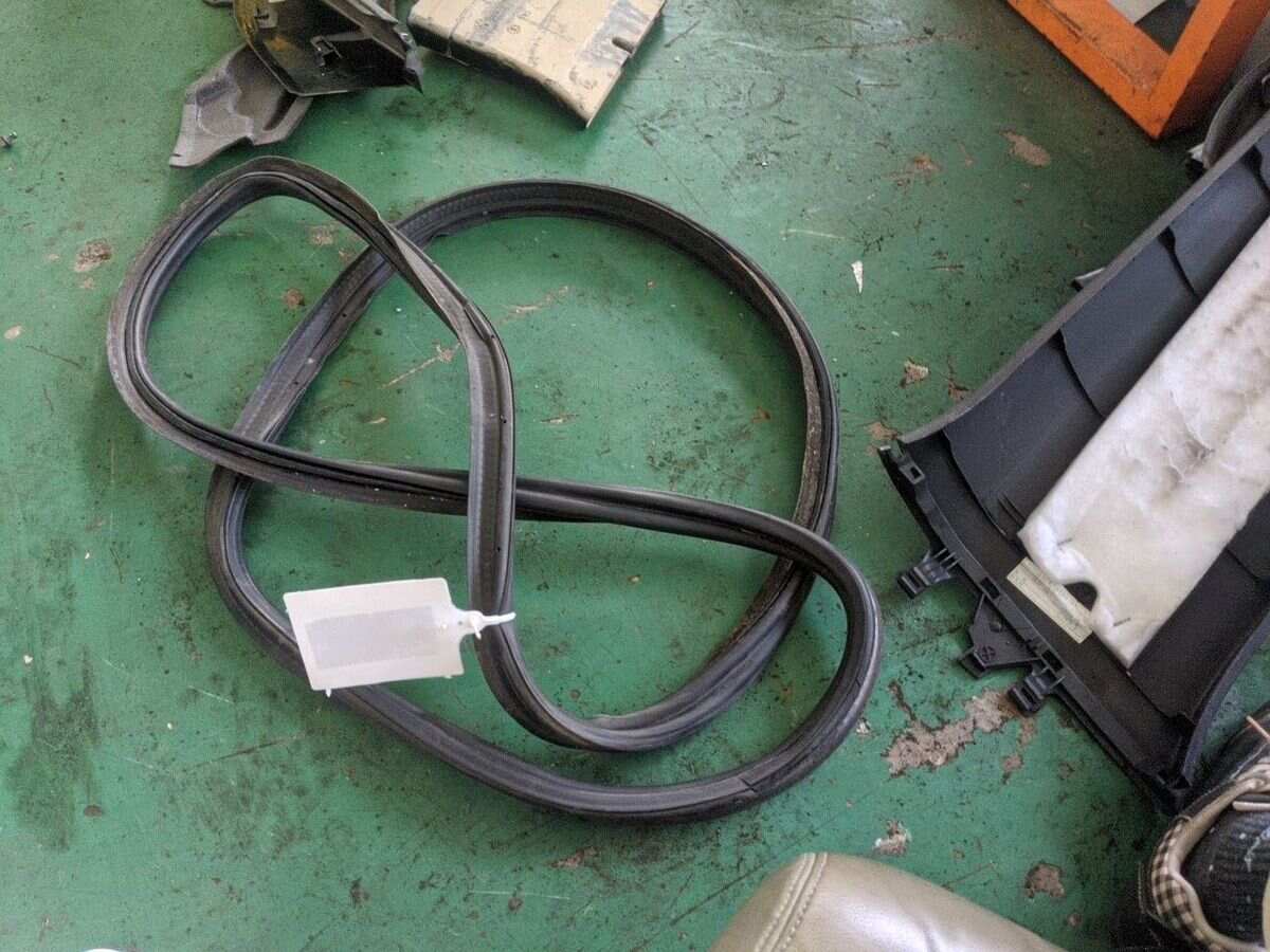 3C8827705 尾盖密封条