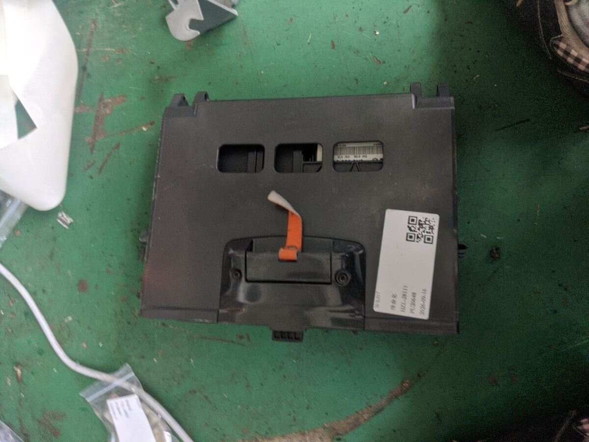 L3CD857285A Dashboard Glove Box