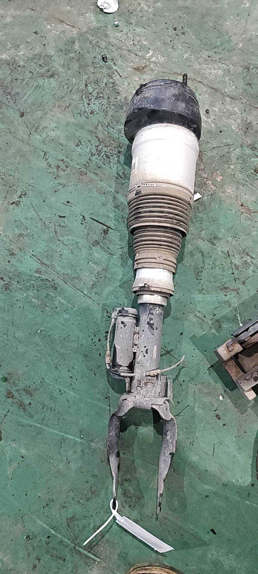 A1663205166 Front Shock Absorber Assembly, Left
