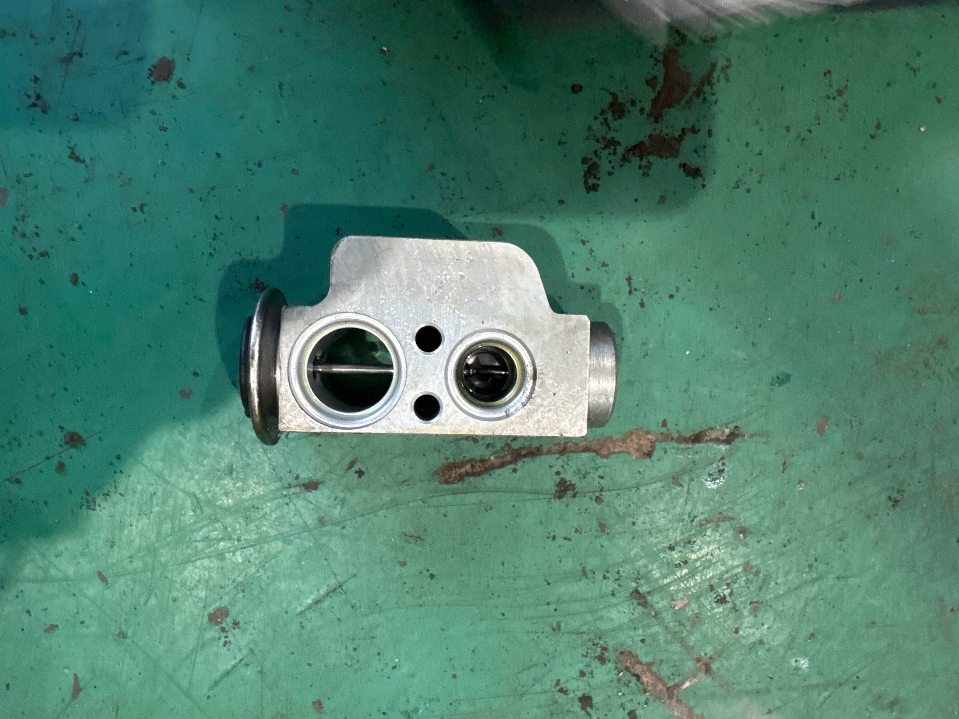 7L0820679C Expansion Valve