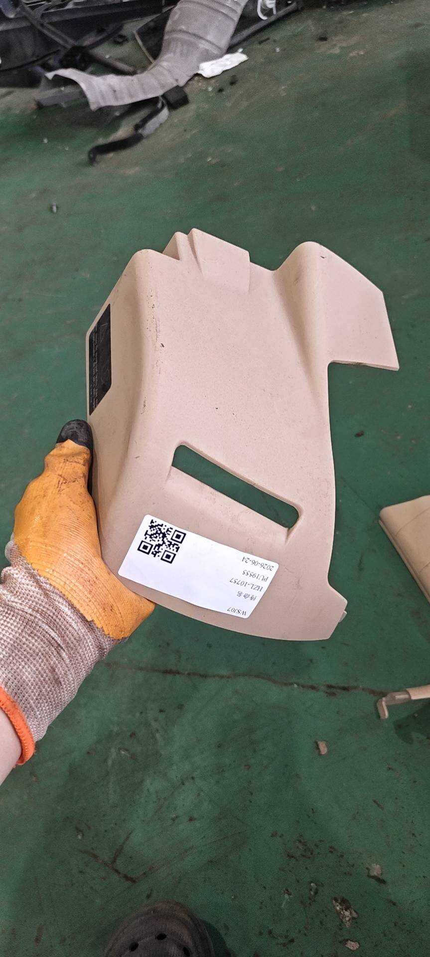 51473413371 后座椅安全带收卷器盖板(左)