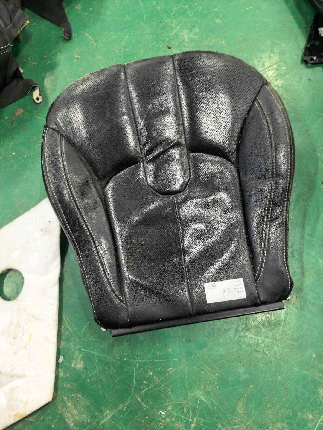 LR026586 Driver Seat Base Cover