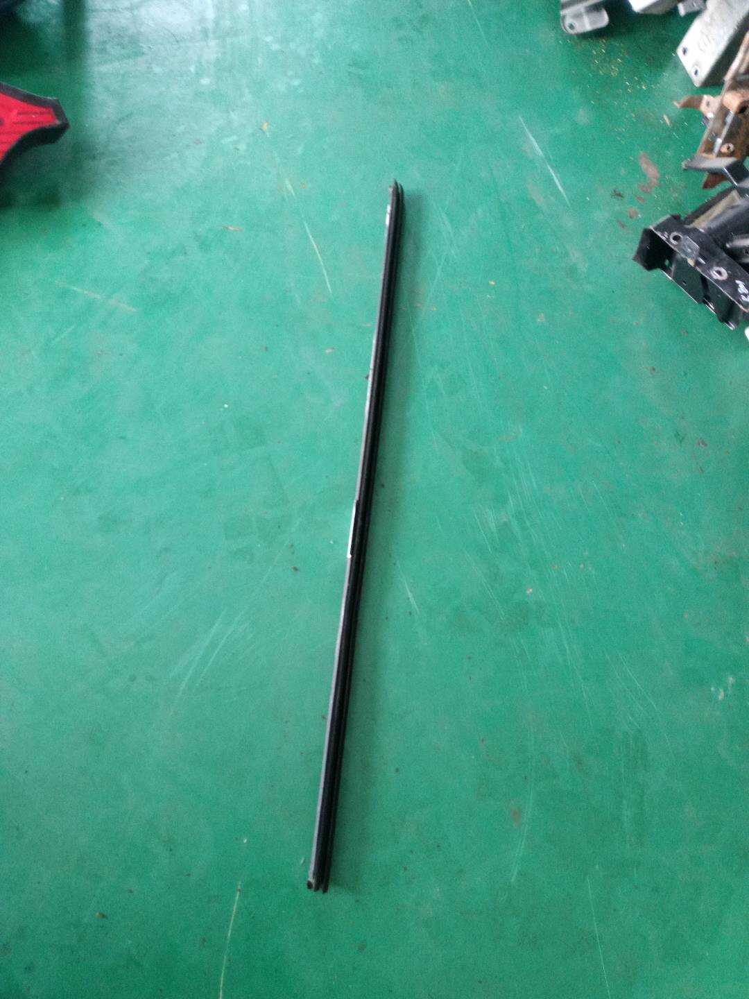 8X3837479C 前门玻璃压条(左内)