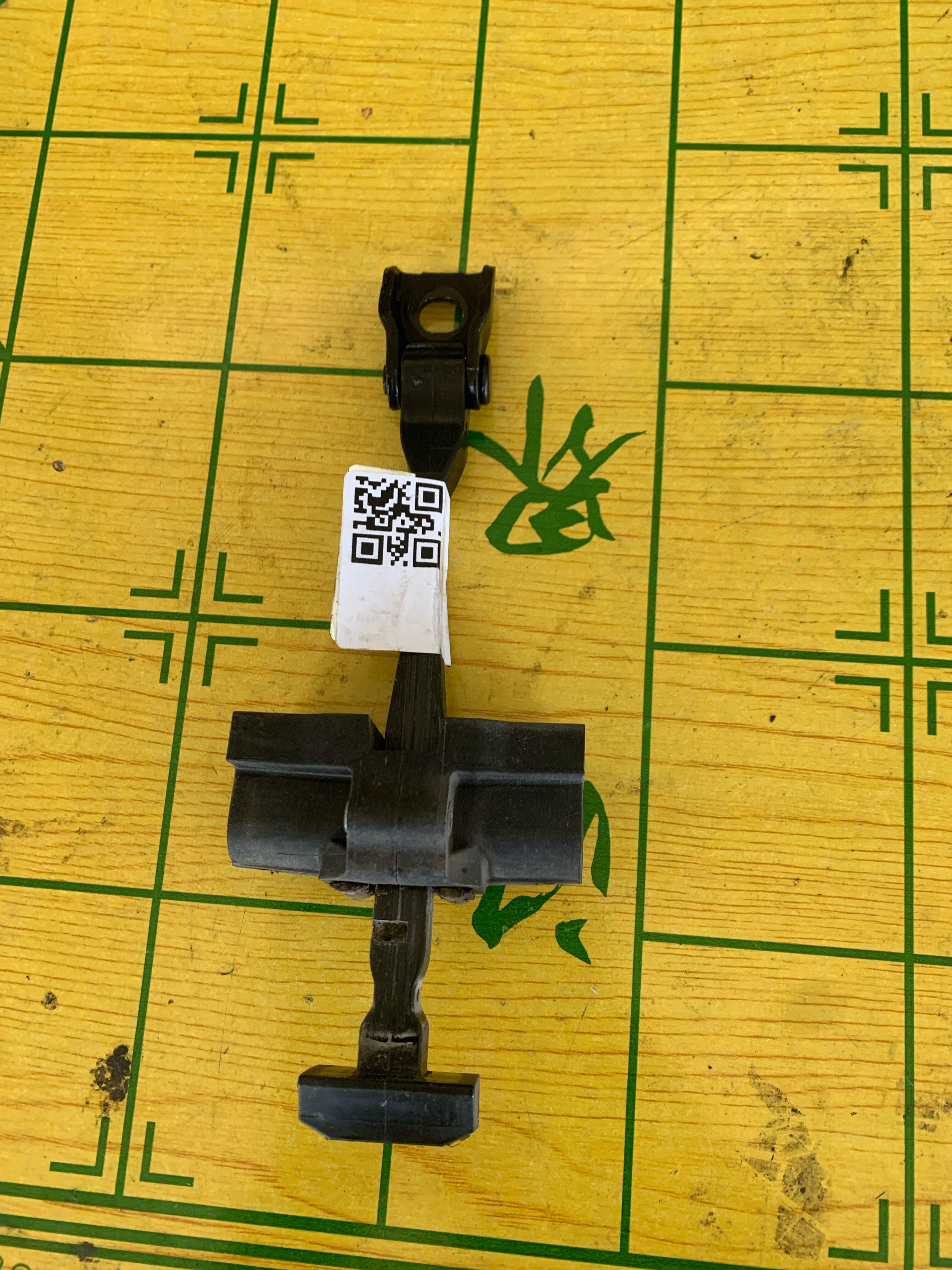 51227404900 后门限位器（右）