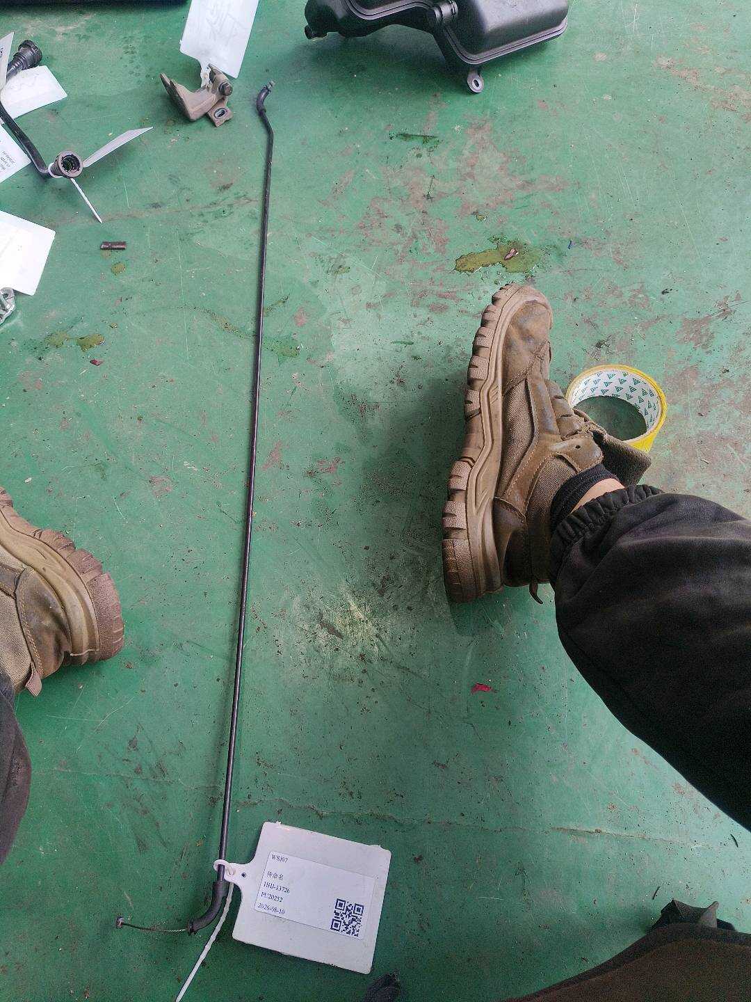 51238240609 前机盖拉线(中)