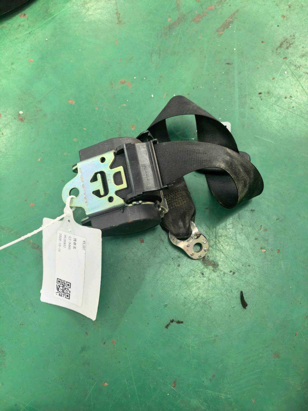 8KD857807 Rear Seat Center Belt