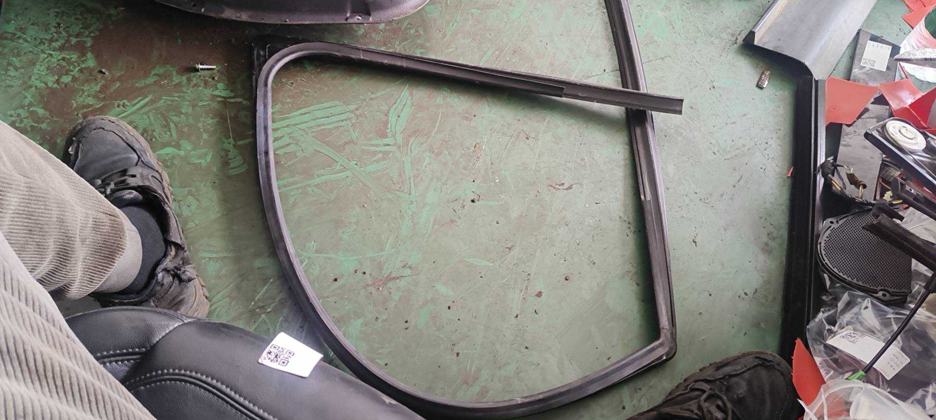 9T4Z7821596A Front Door Window Felt Channel, Right