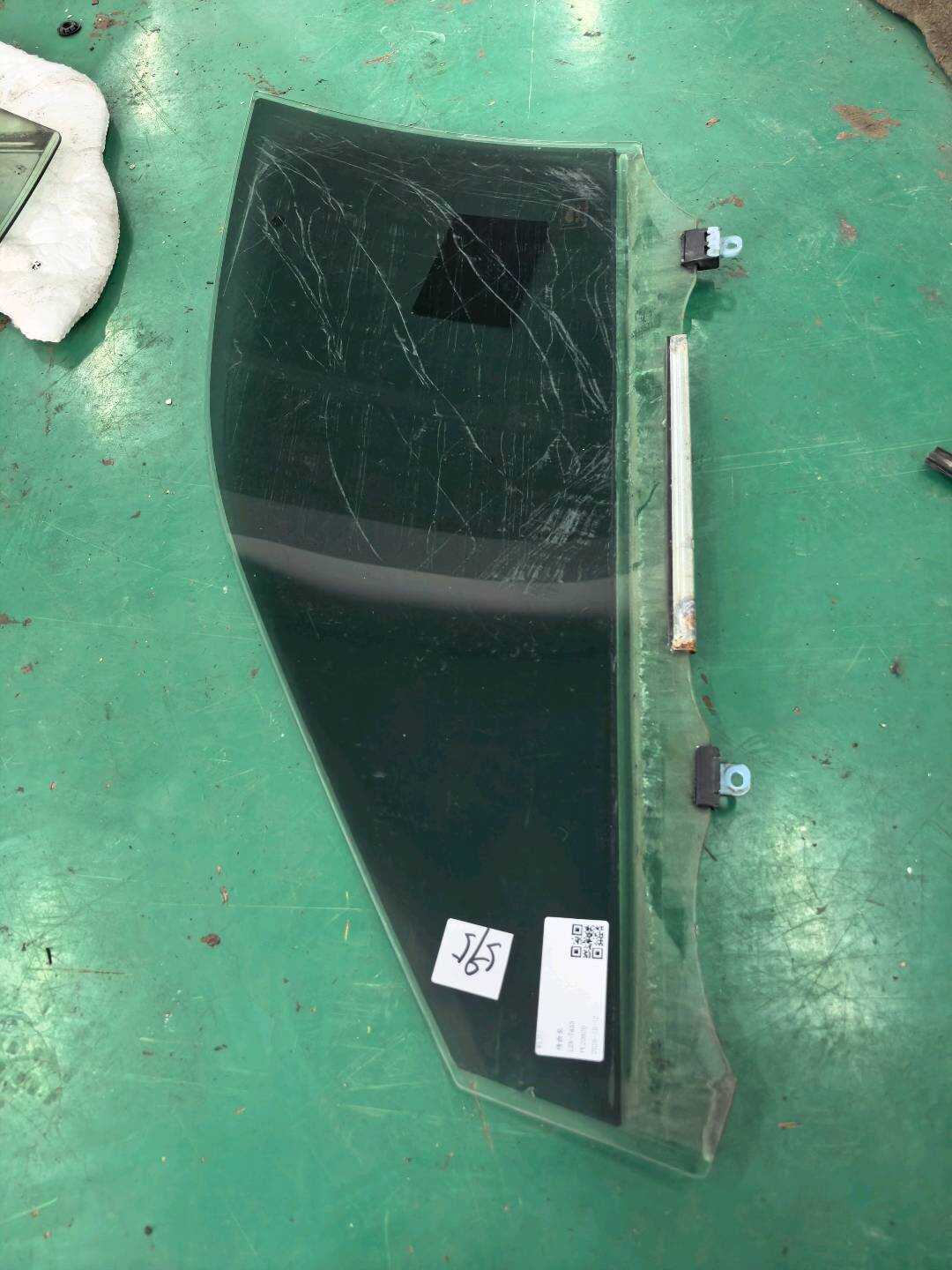 6810133150 Front Door Glass, Right