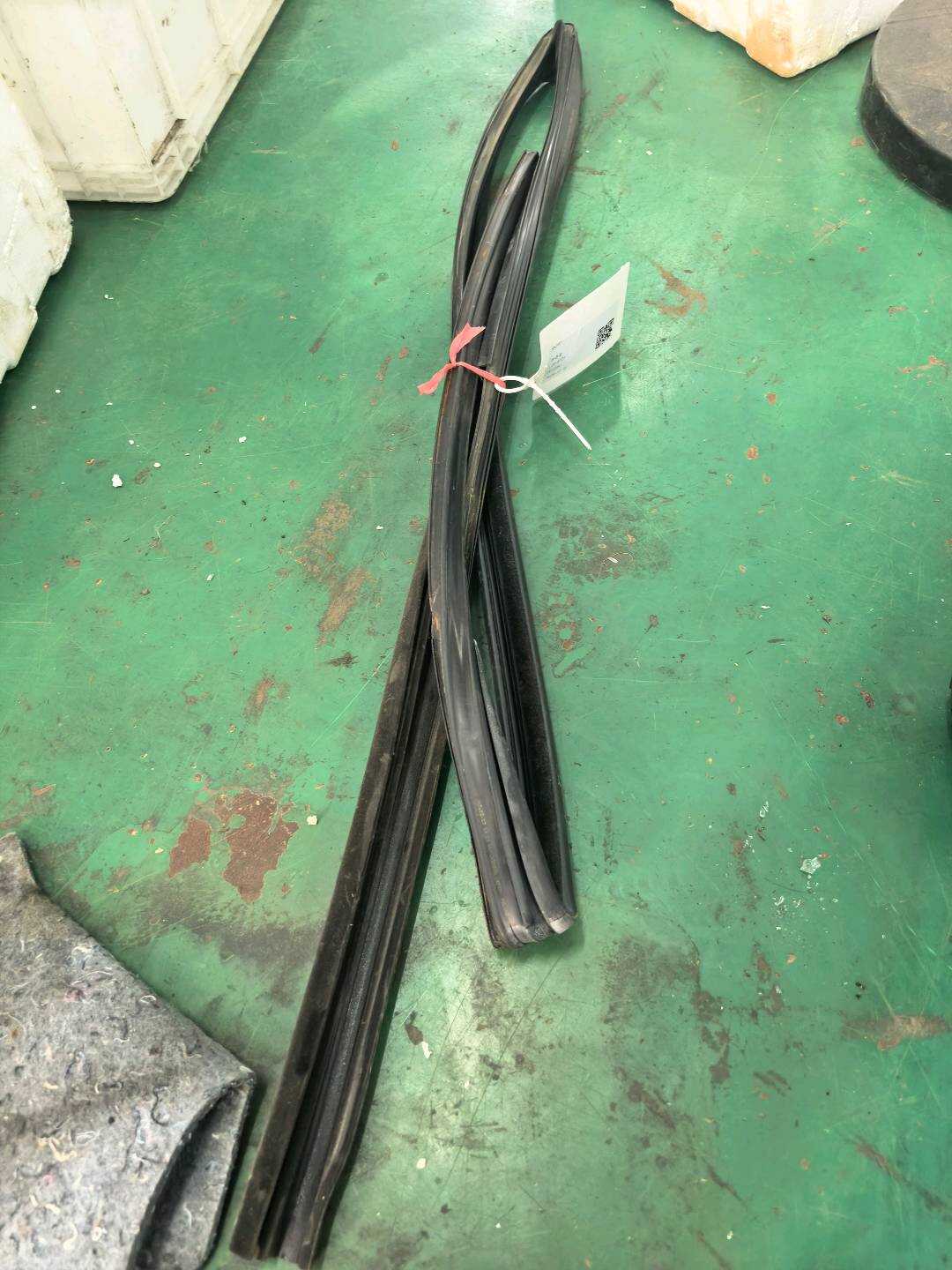31278798 Front Door Window Felt Channel, Left