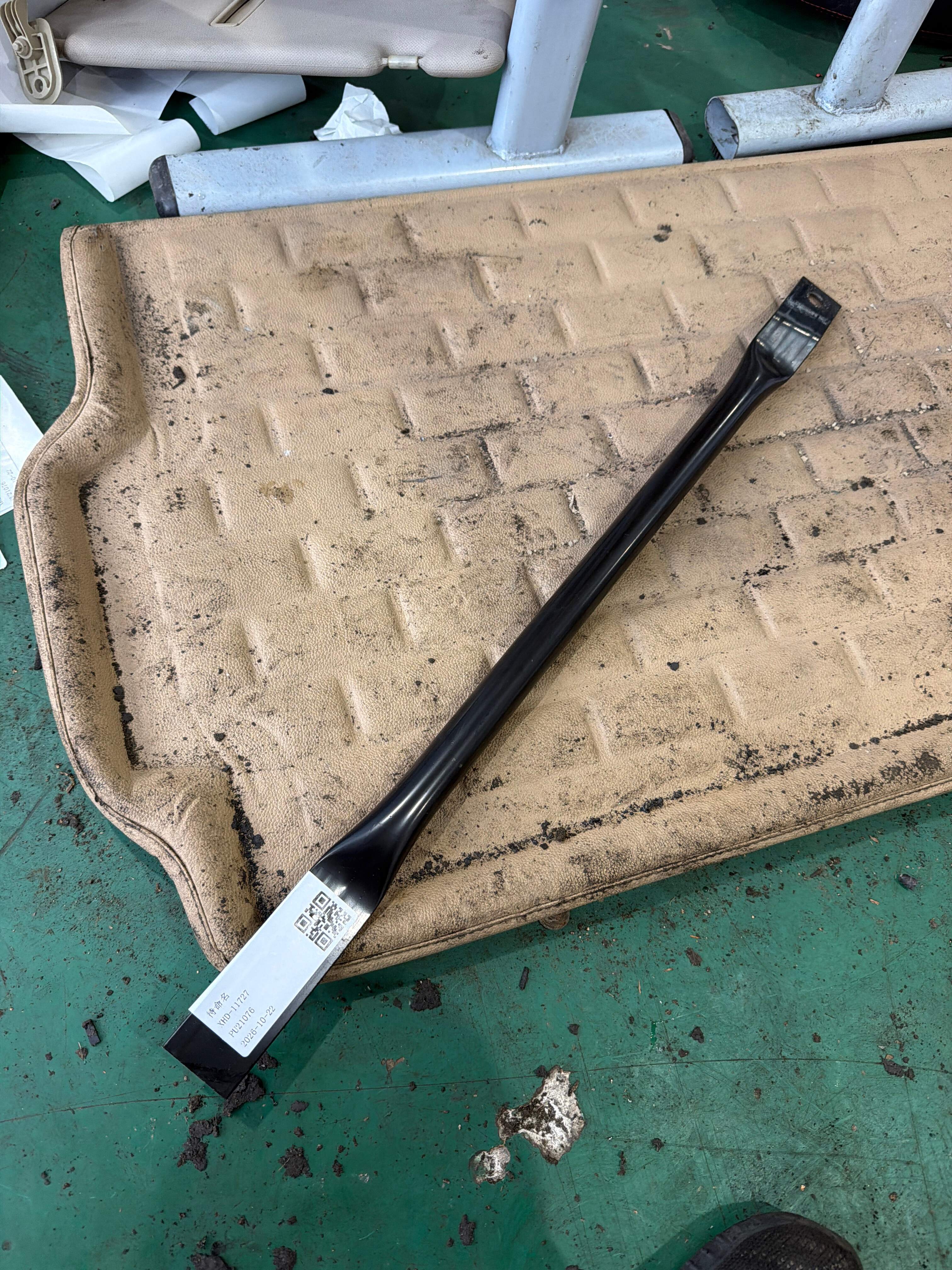 897910U000 Rear Backrest Crossbar Assembly, Right