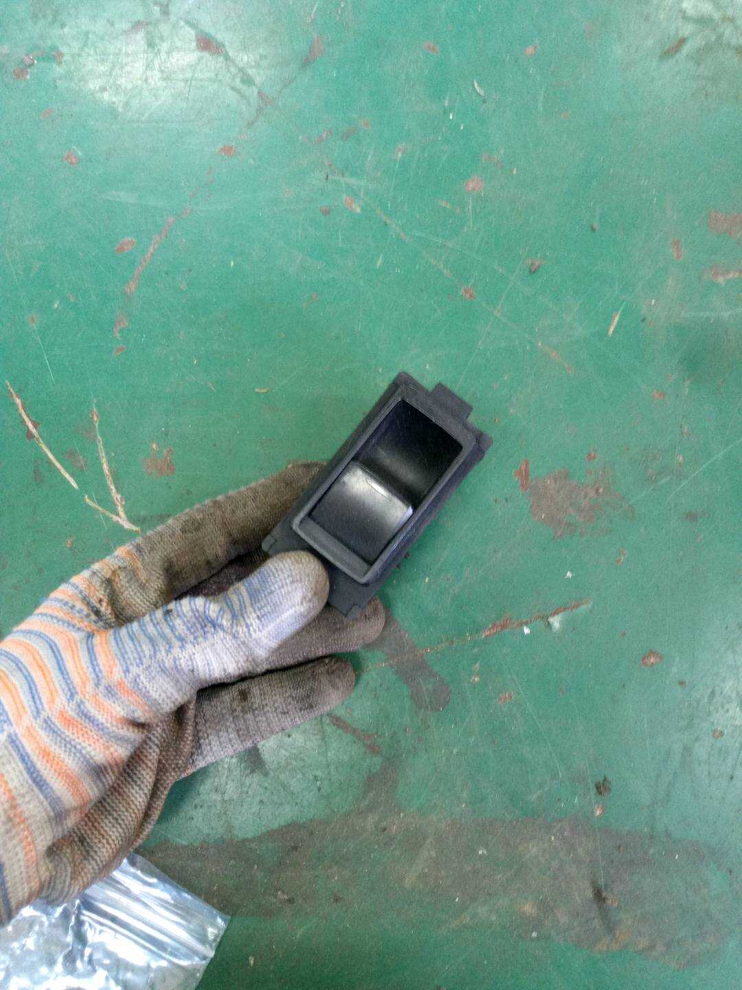 8481048020 后门玻璃升降开关(右)