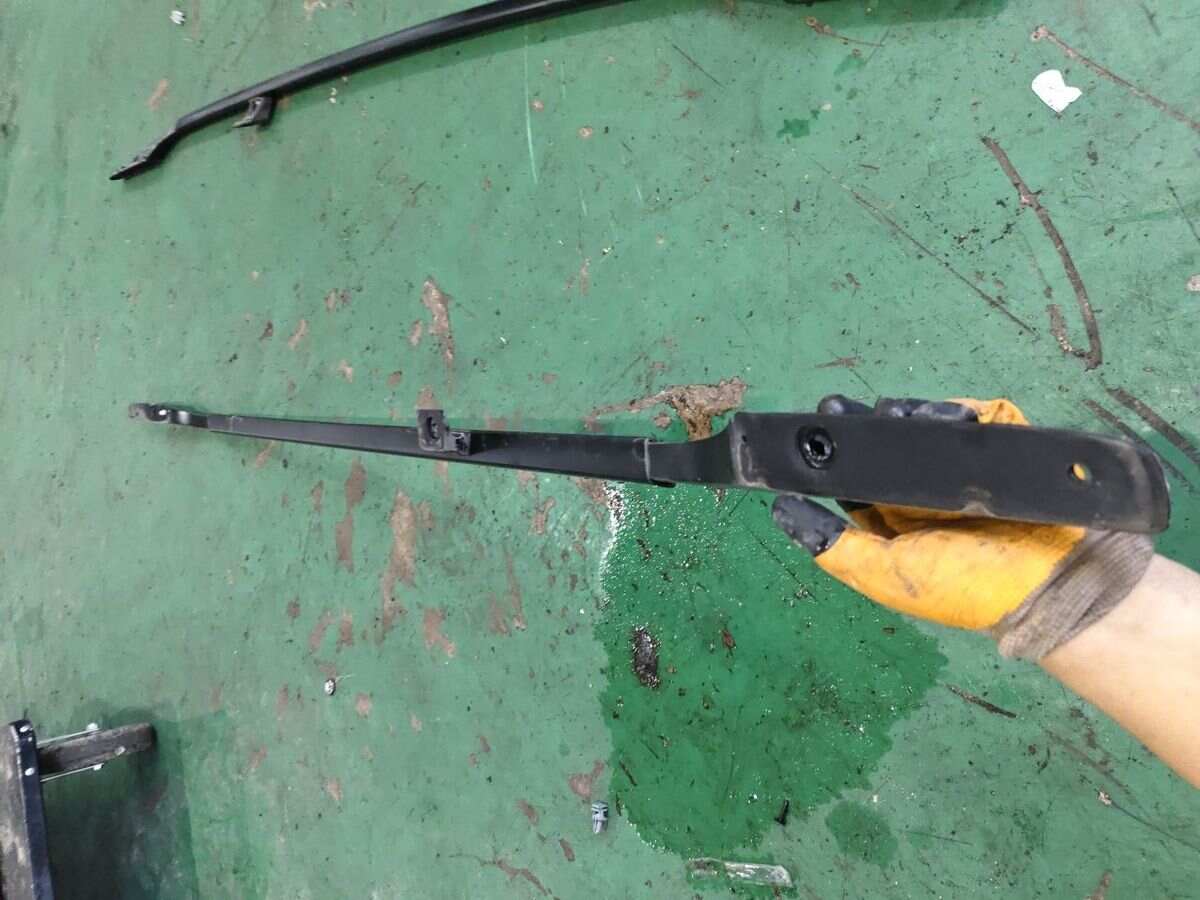 1K9860025A 车顶行李架(左)