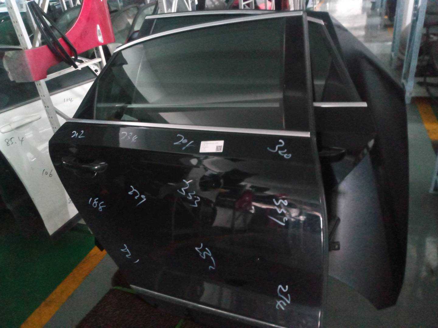 561833056A 后门壳(右)