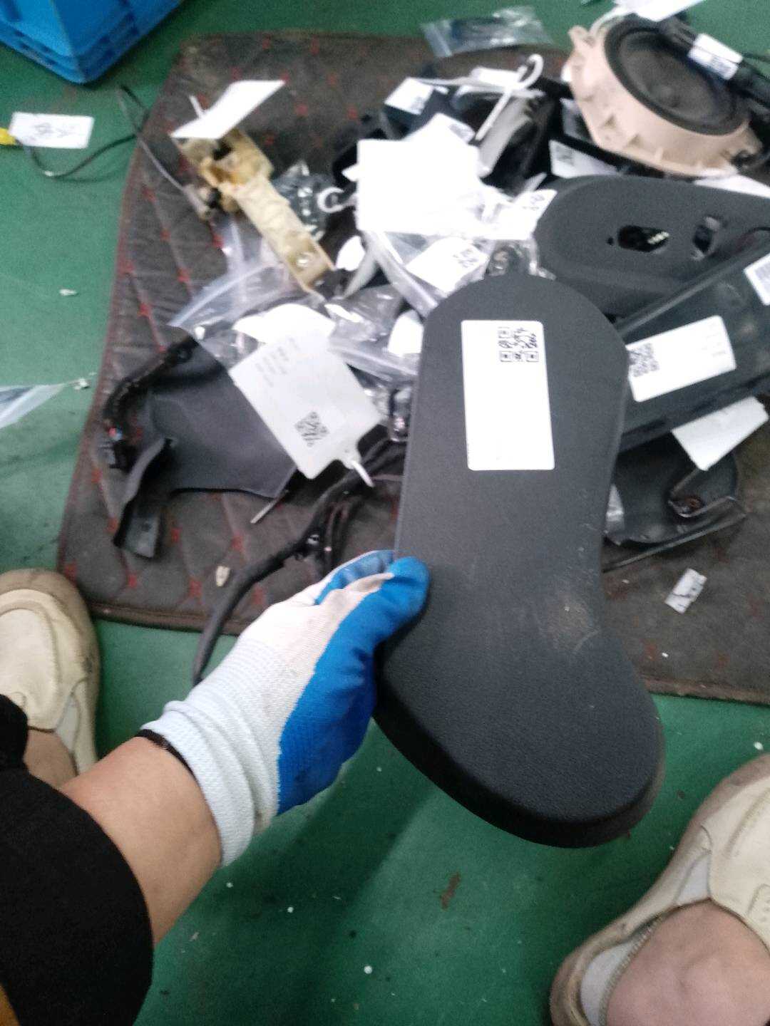 1K4881477E 驾驶员座椅侧饰板（左）