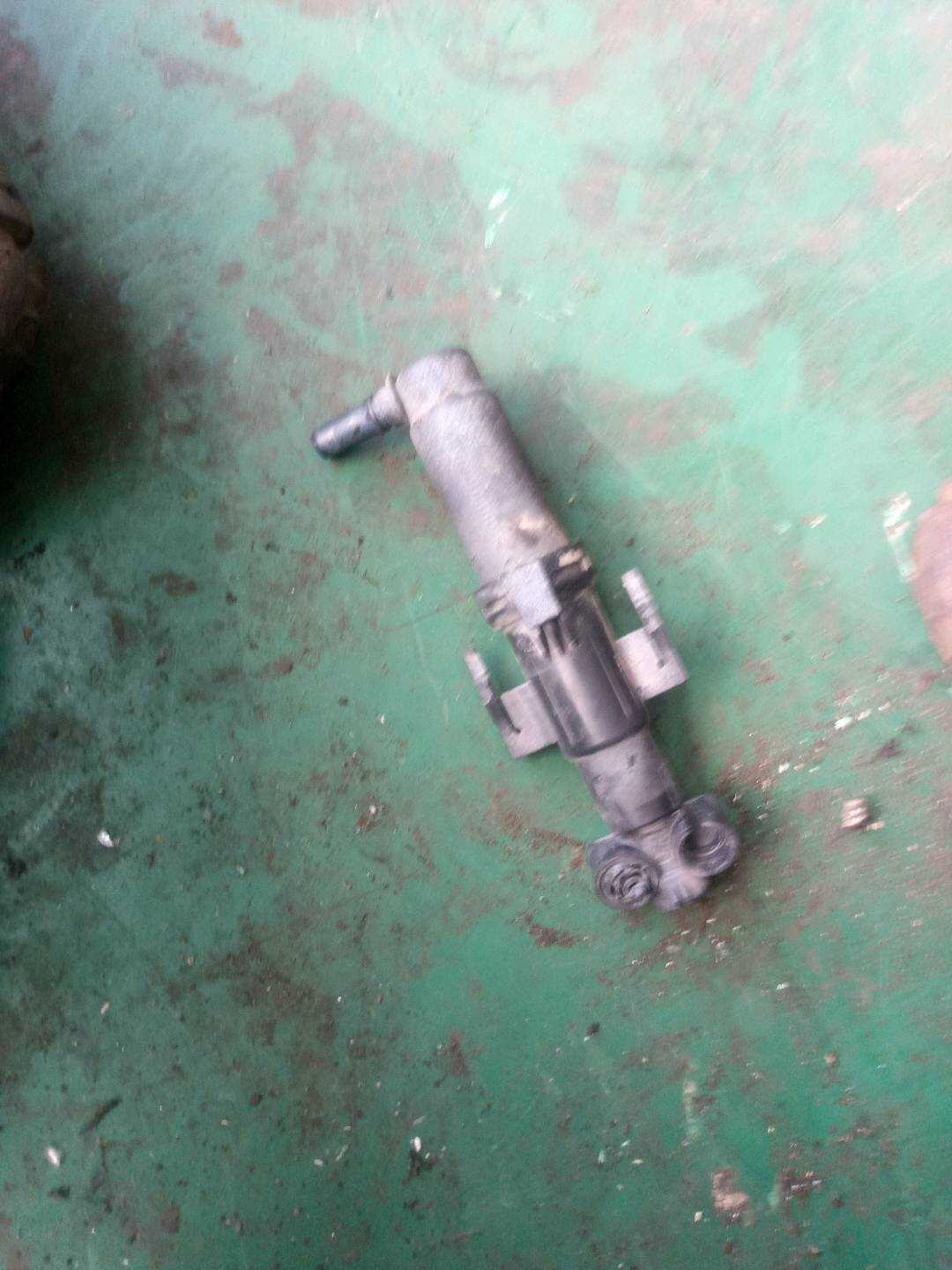 61677206645 Front Headlight Washer Nozzle, Left