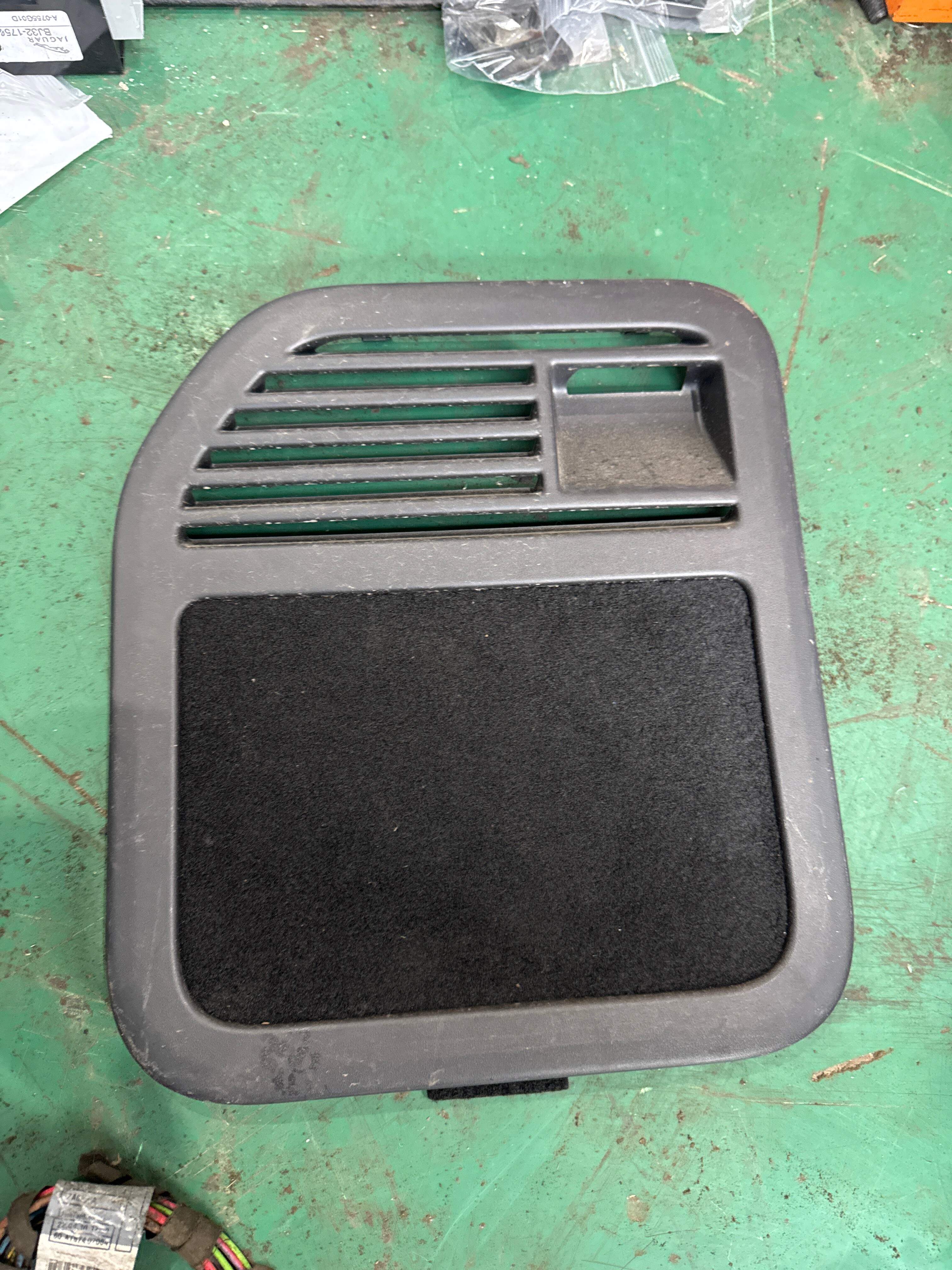 LR025520 Protective Cover