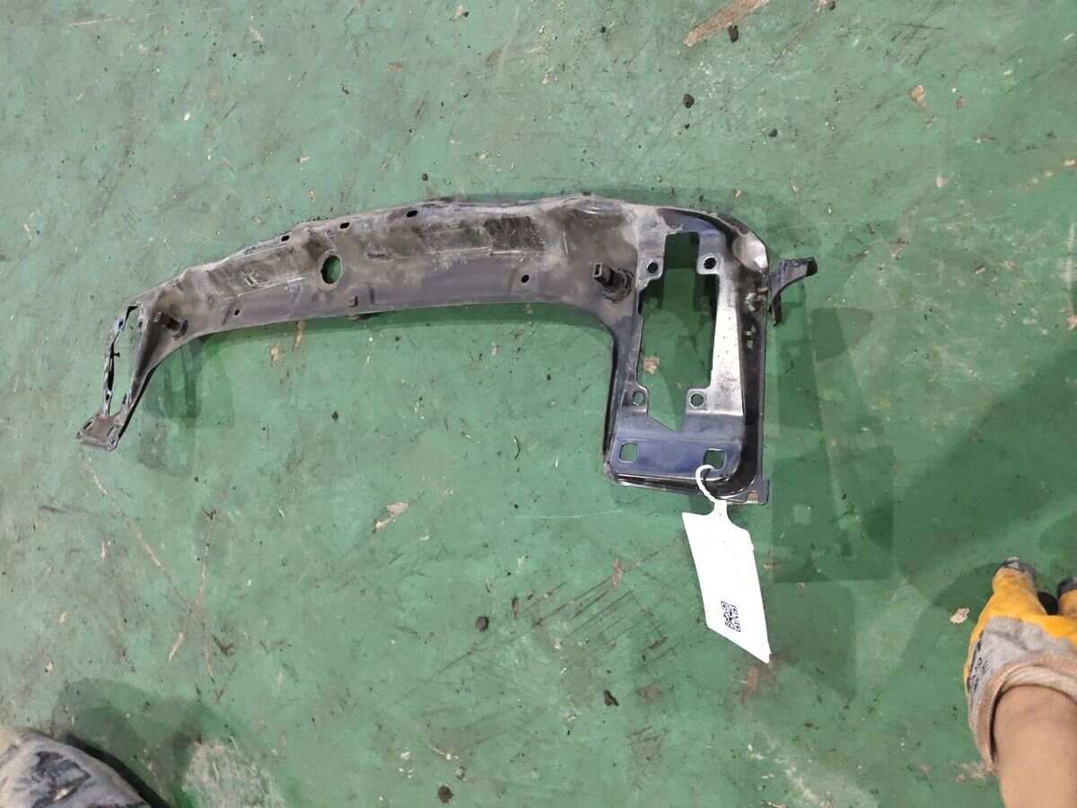 51647245786 Radiator Support Crossmember, Upper