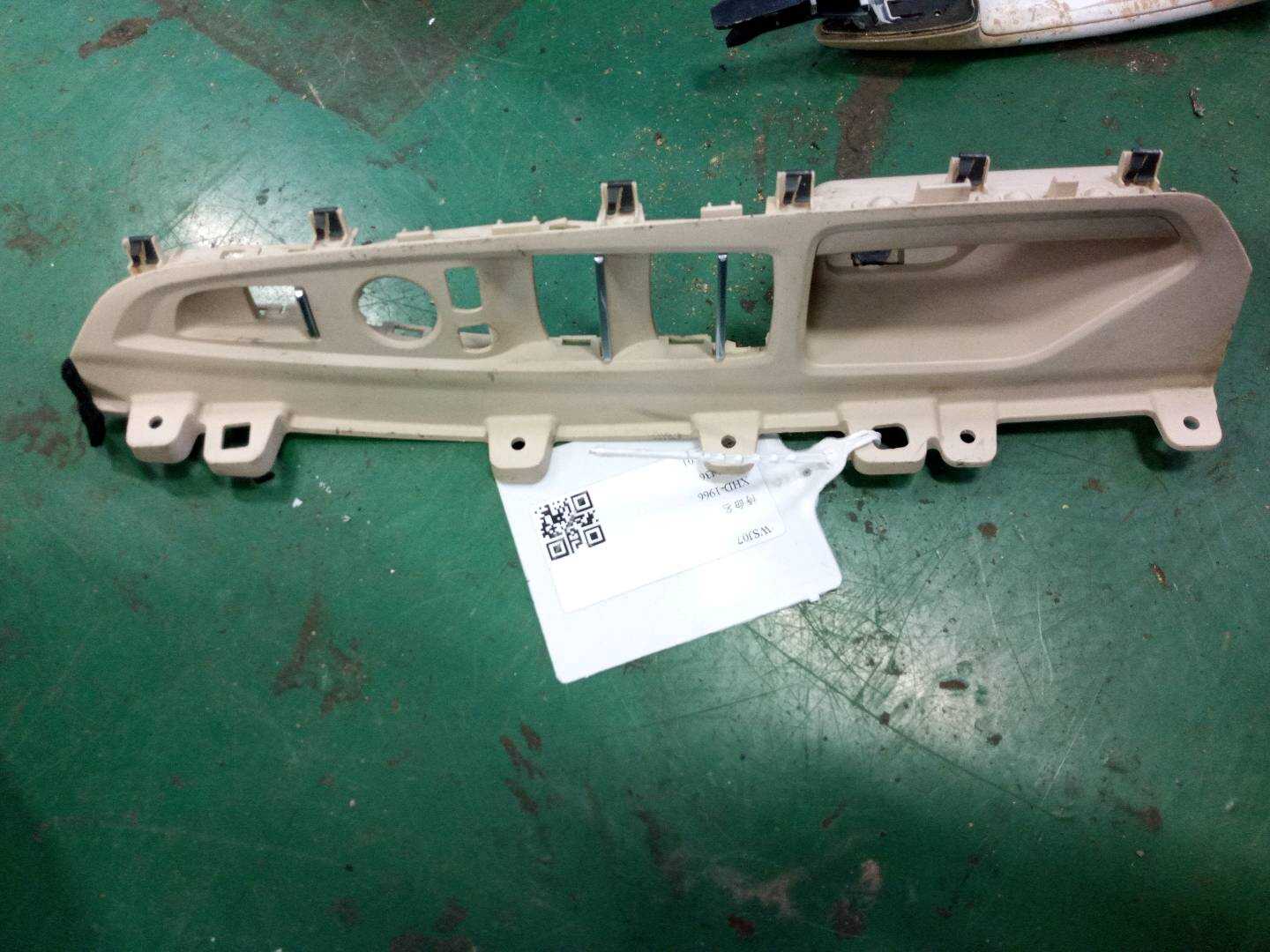 51417345945 前门玻璃升降开关装饰板(左)