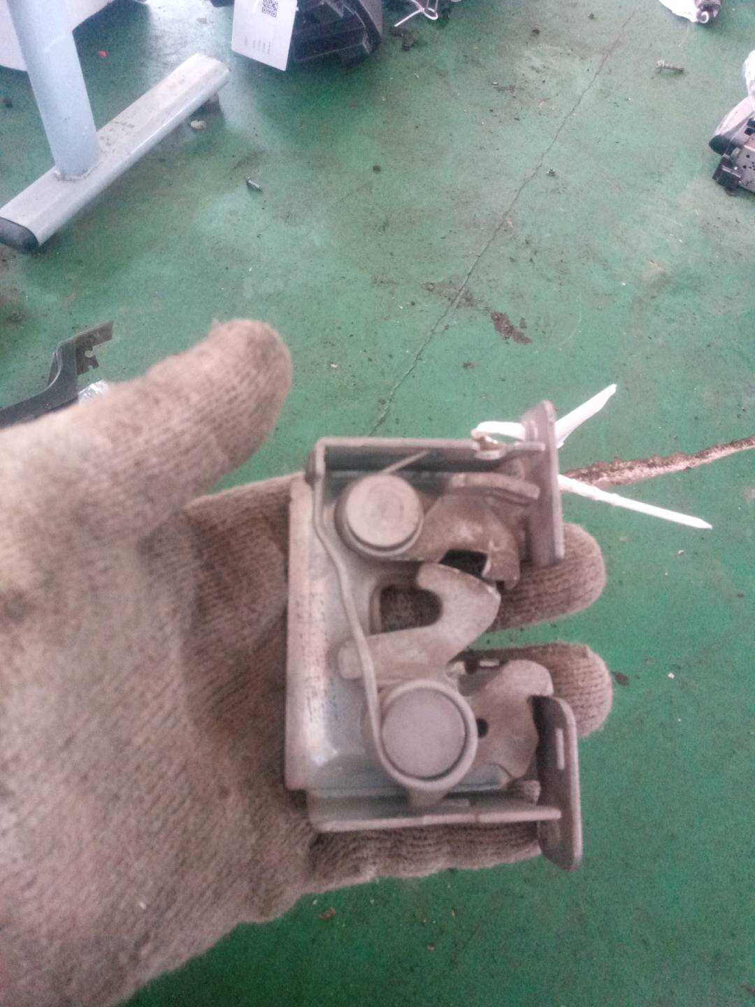 51232753419 前机盖锁机（下）