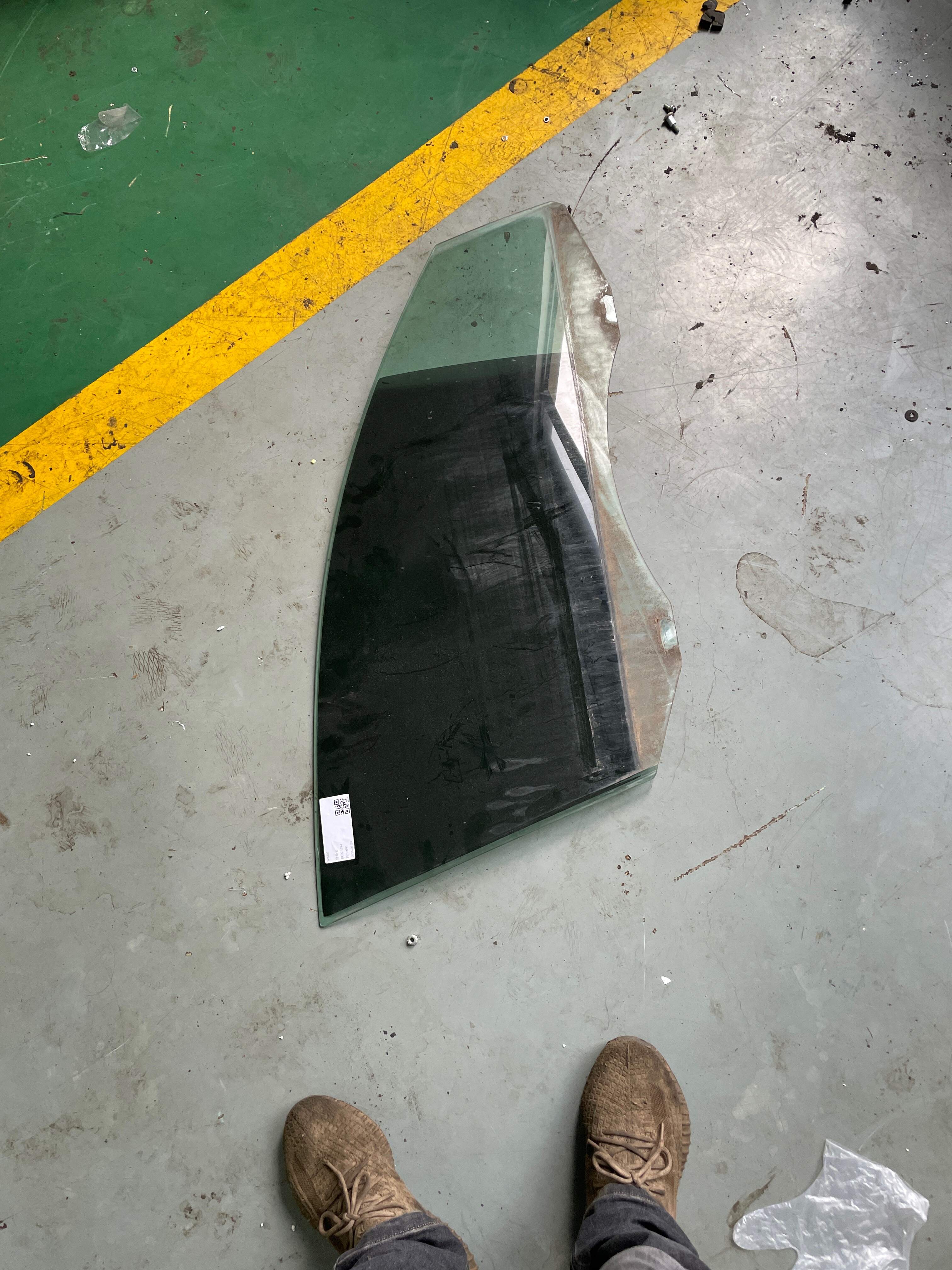 L3C4845202B 前门玻璃(右)