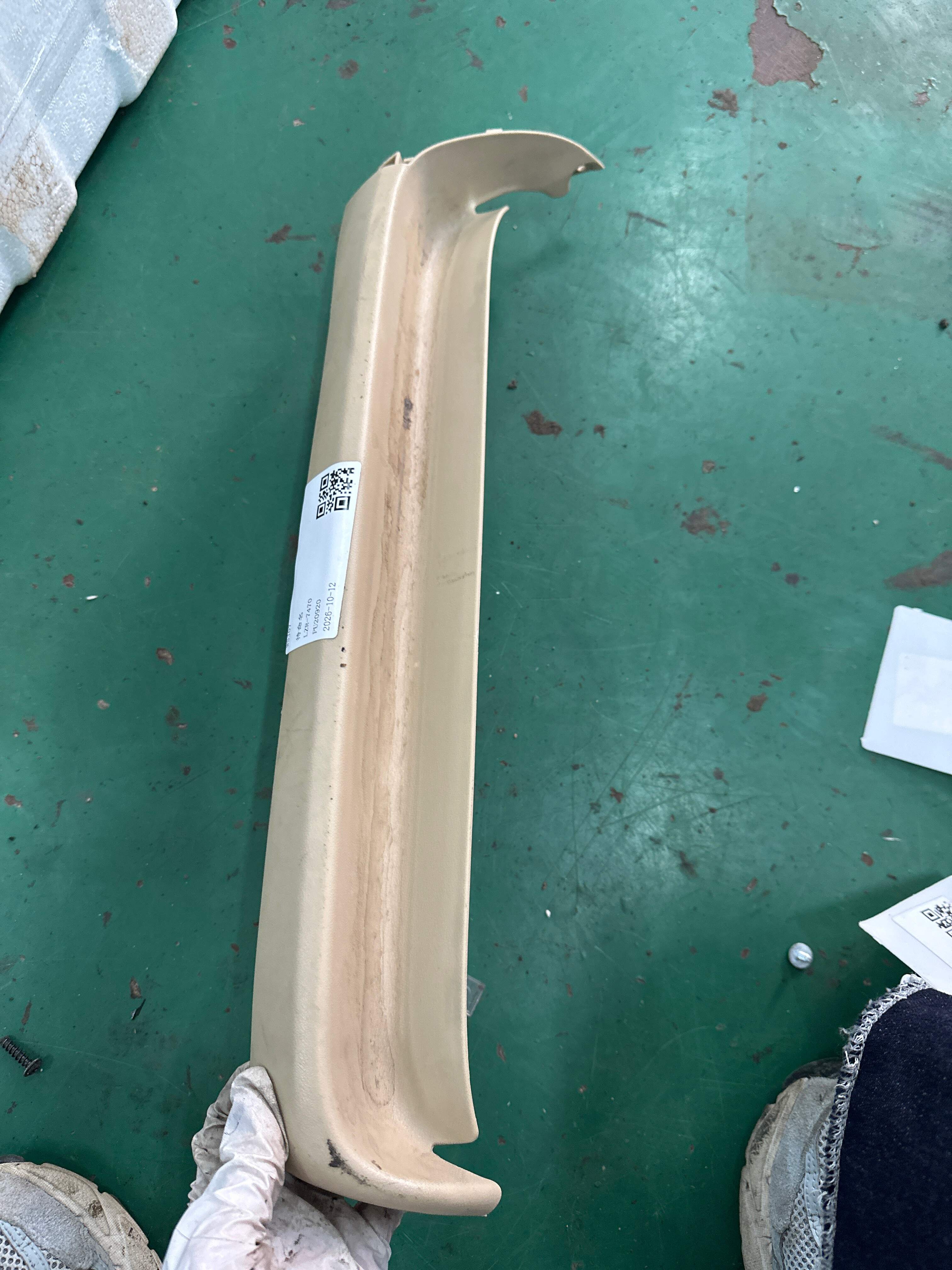 7186733060A0 前排右侧1号座椅座垫内护板