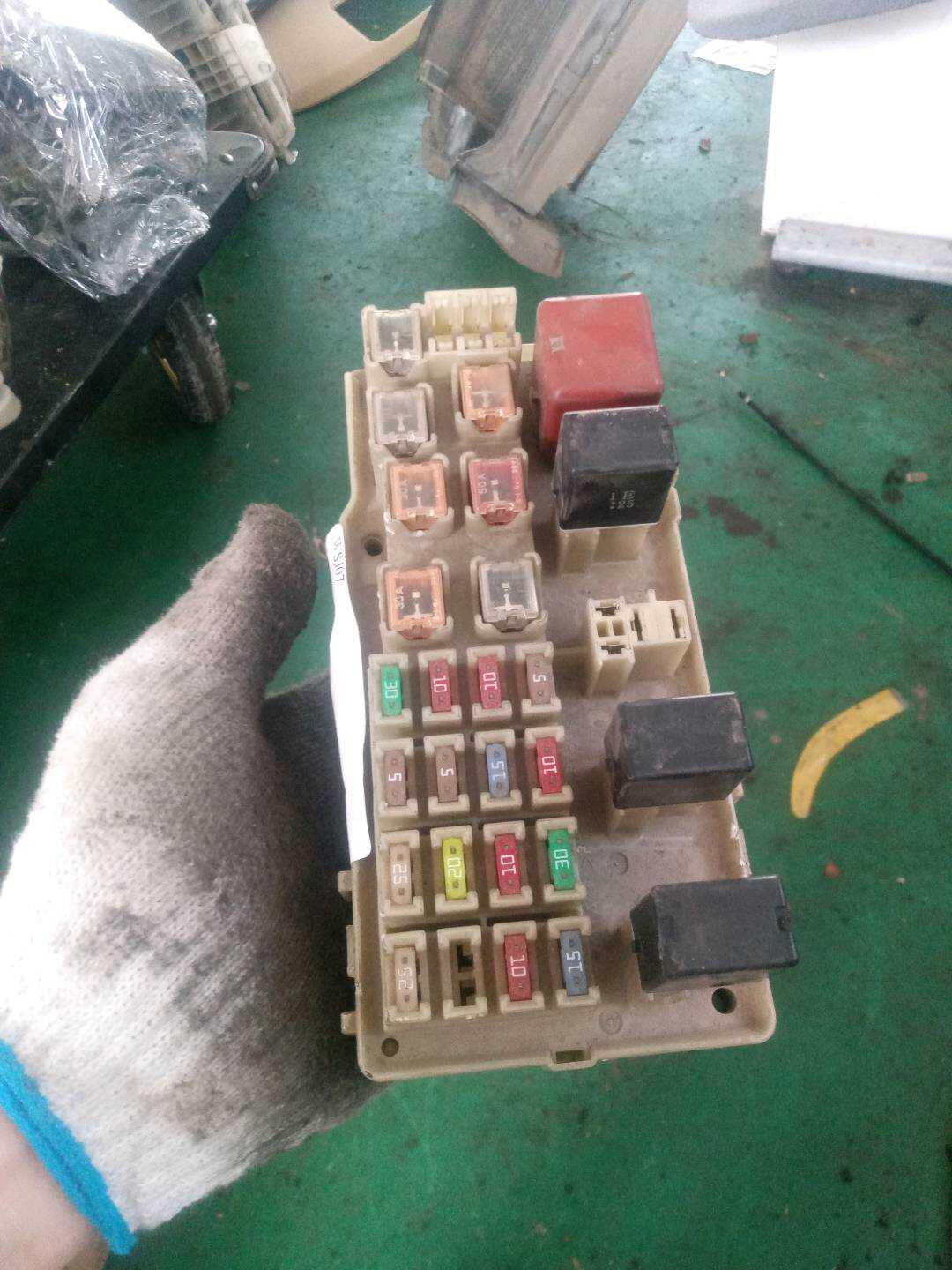 8272006040 Engine Fuse Box Mid Base