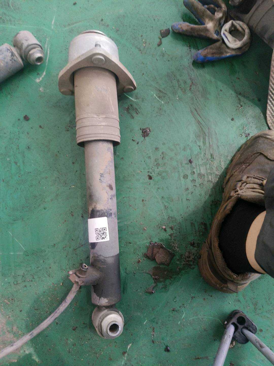 37126794544 后减震器芯（右）
