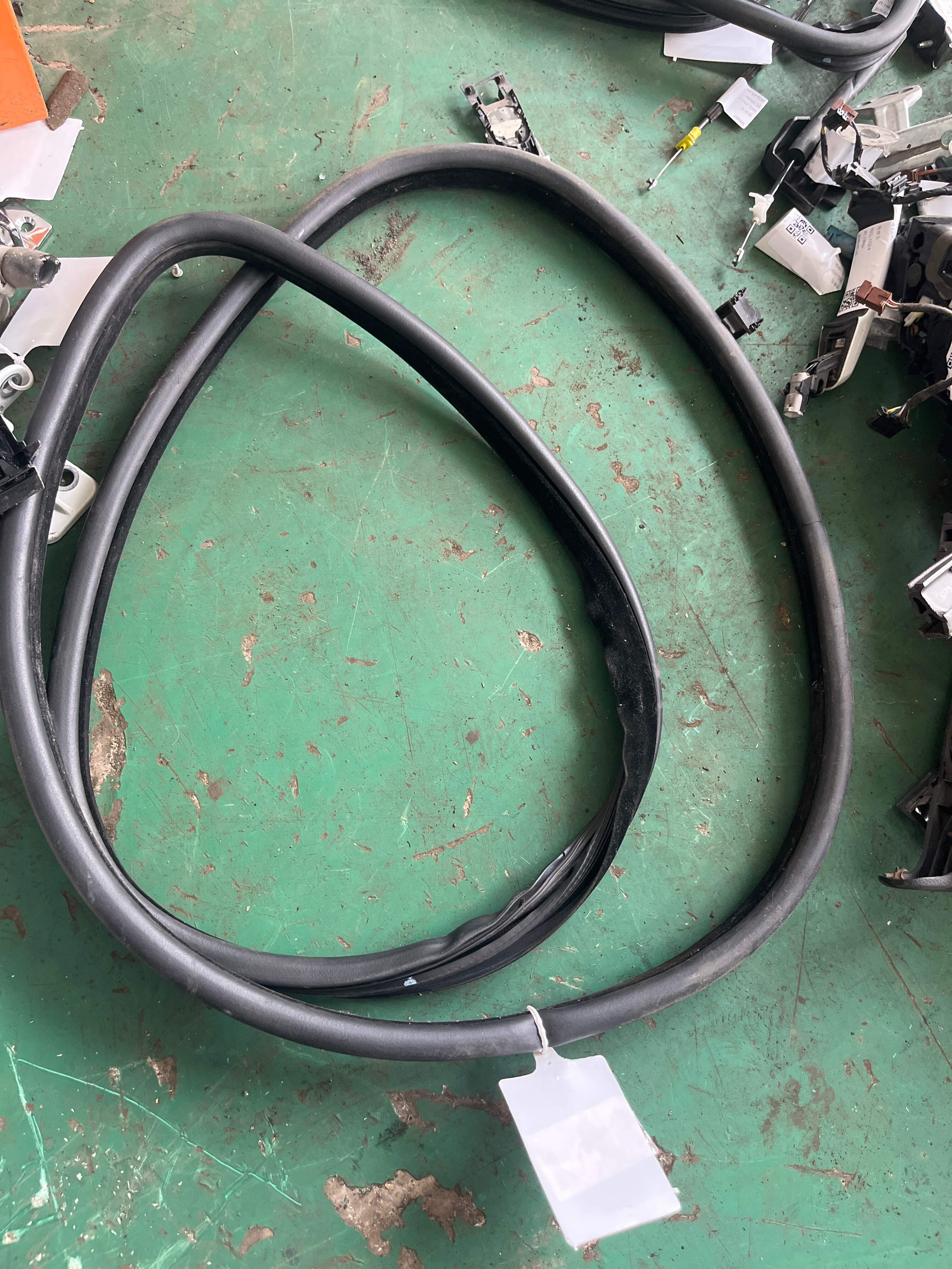 LR048307 Front Door Body Seal Strip, Left