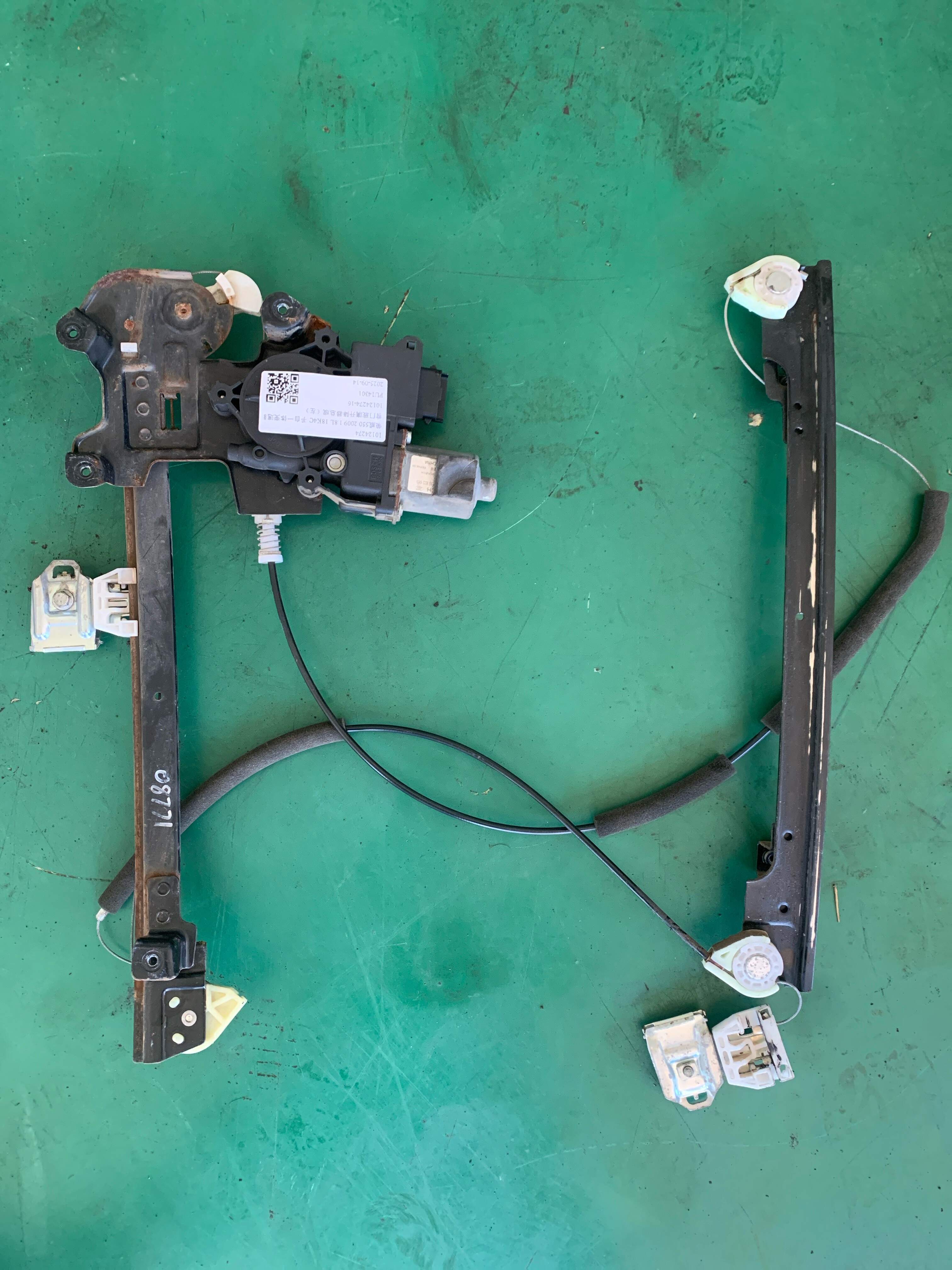 10124274 Front Door Window Regulator Assembly, Left