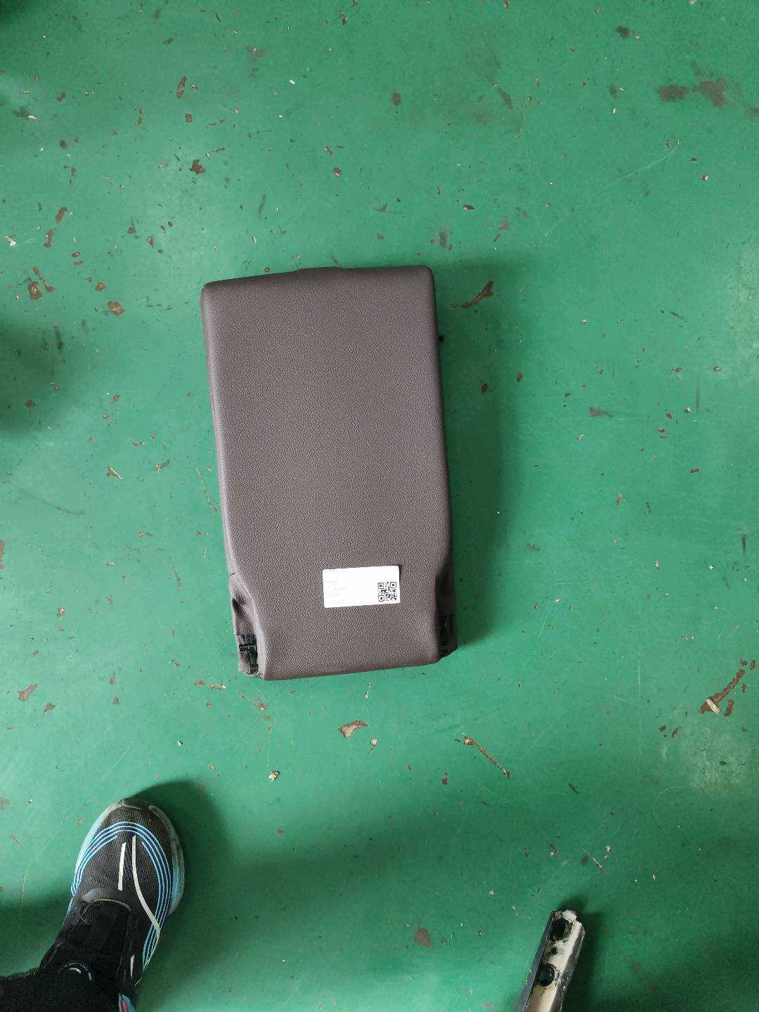 52207367257 后排座椅中央扶手箱