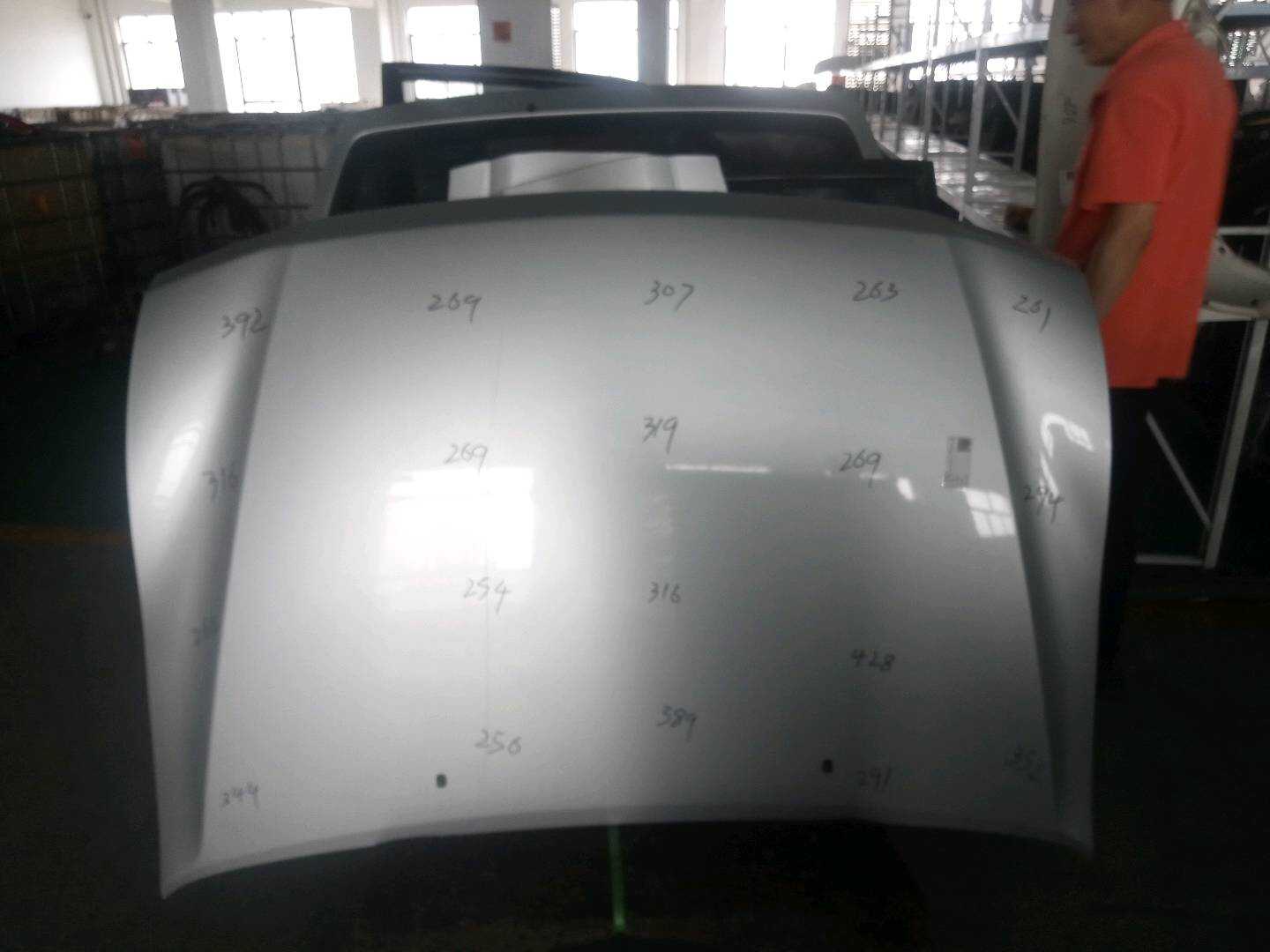 MR485935 Front Hood Assembly