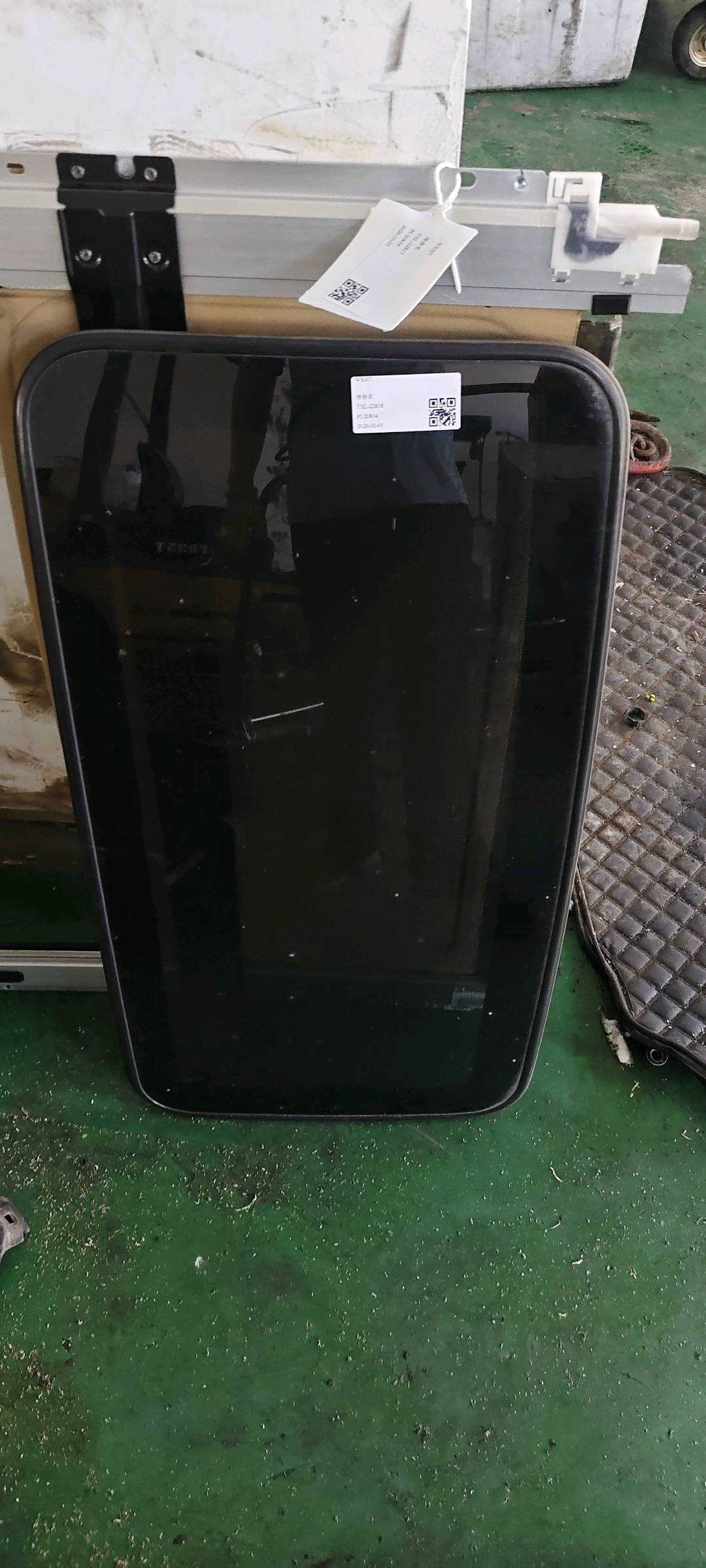 816104Q000 天窗玻璃