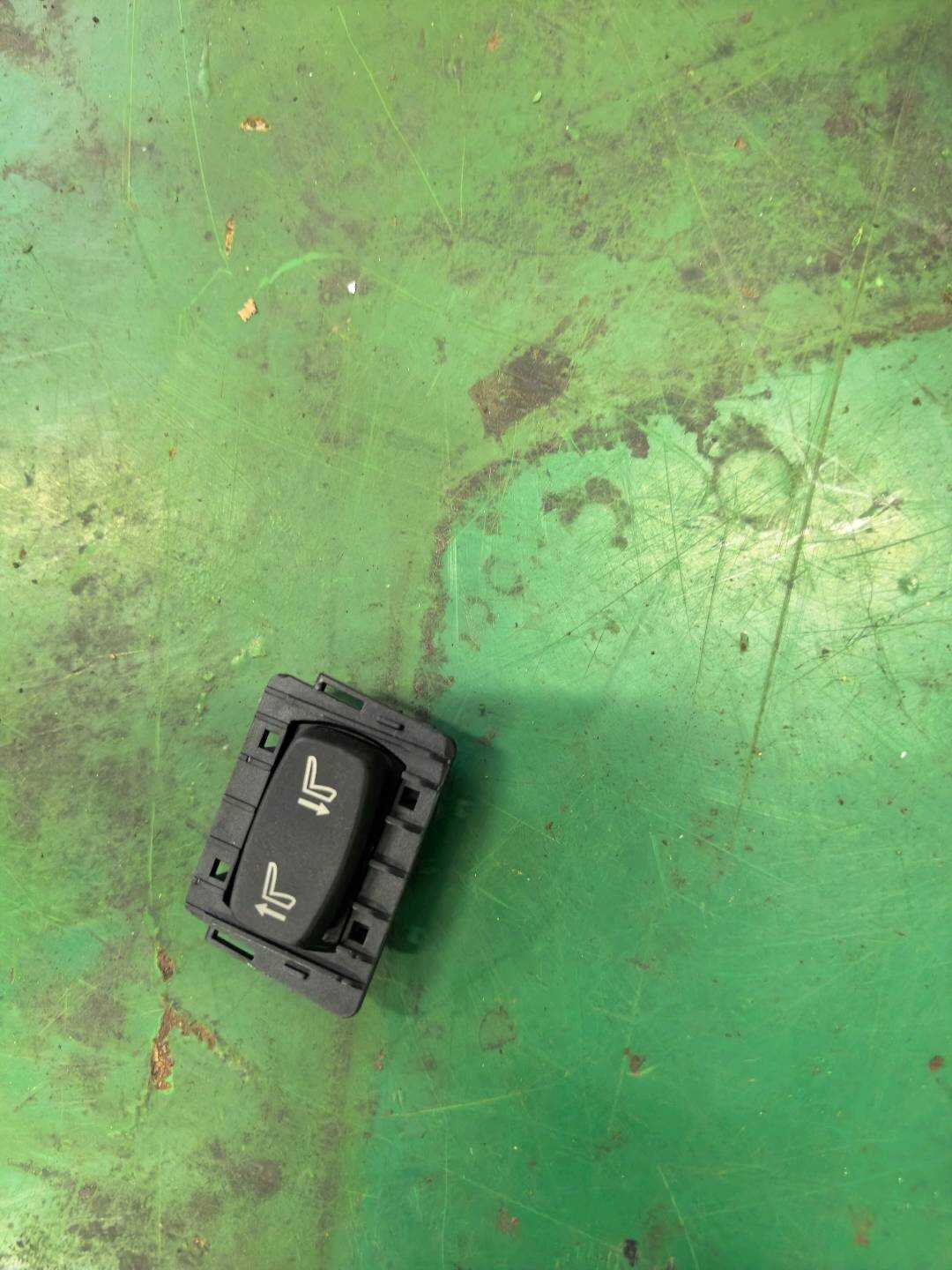 61319390522 右侧座椅调整装置开关