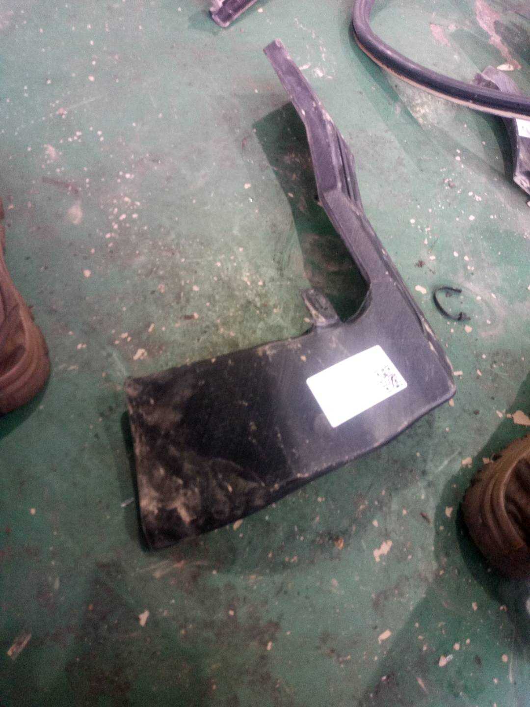 L4F0819830 Air Guide Duct