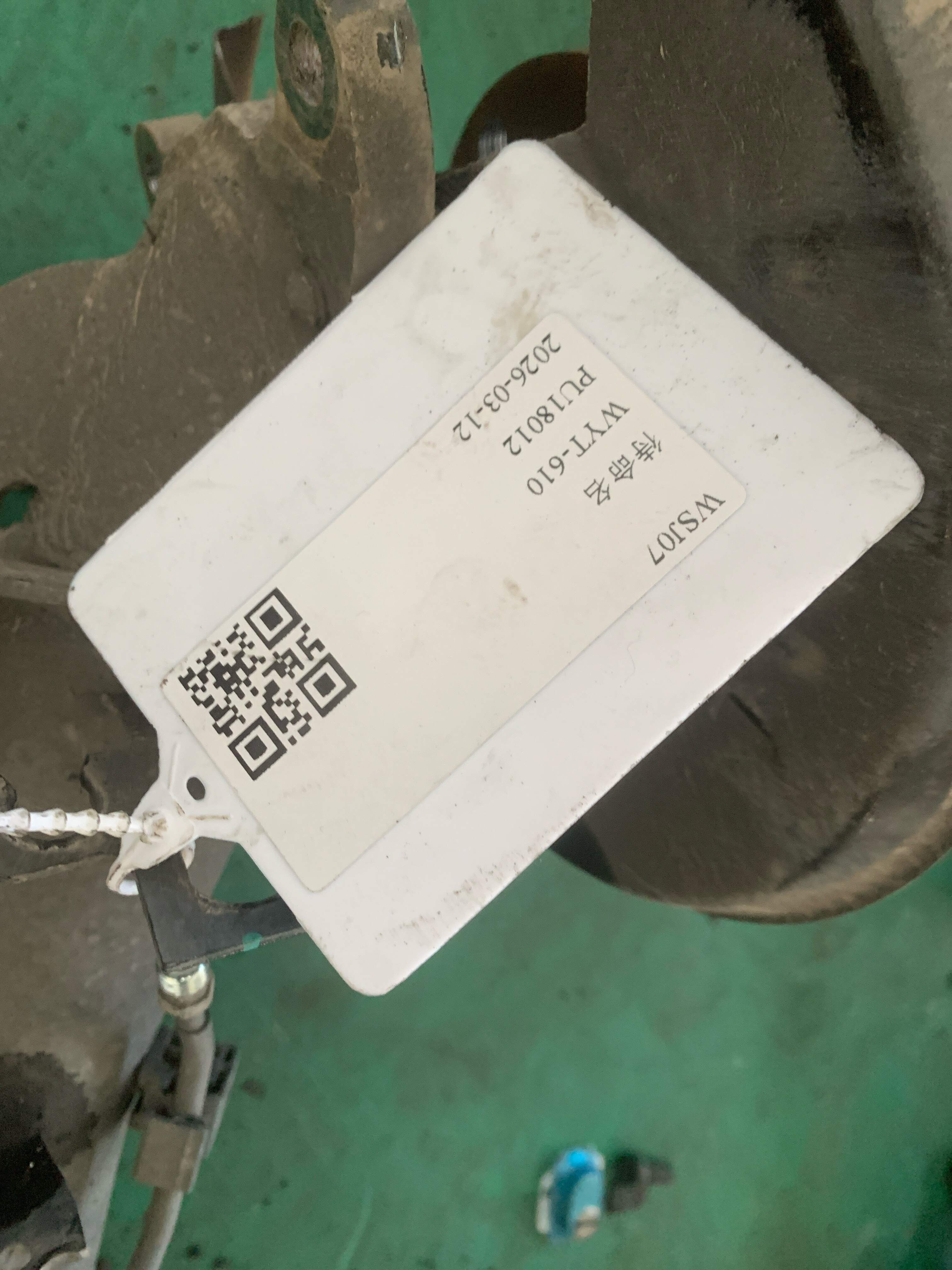 3301110EY 后桥架梁