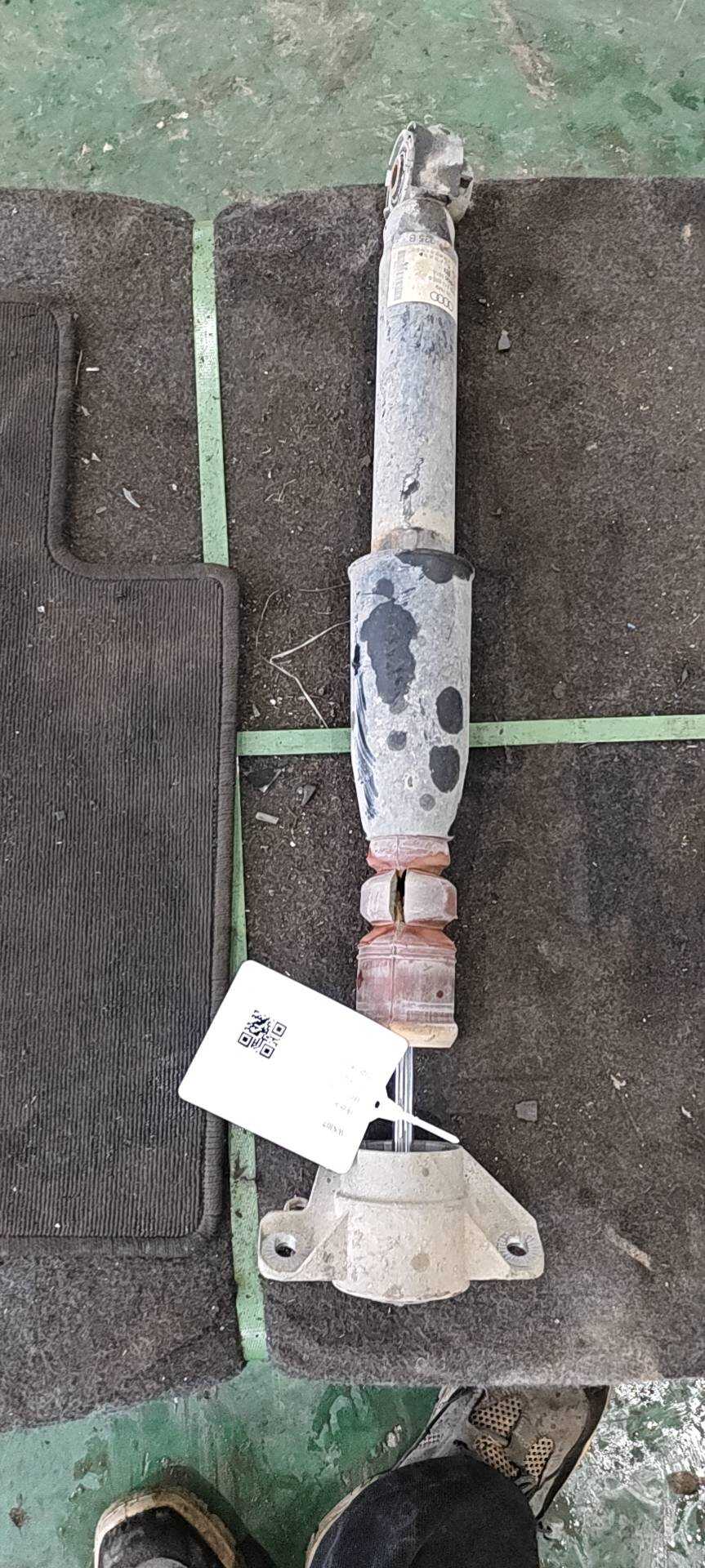 L8RD513035C 后减震器芯(右)