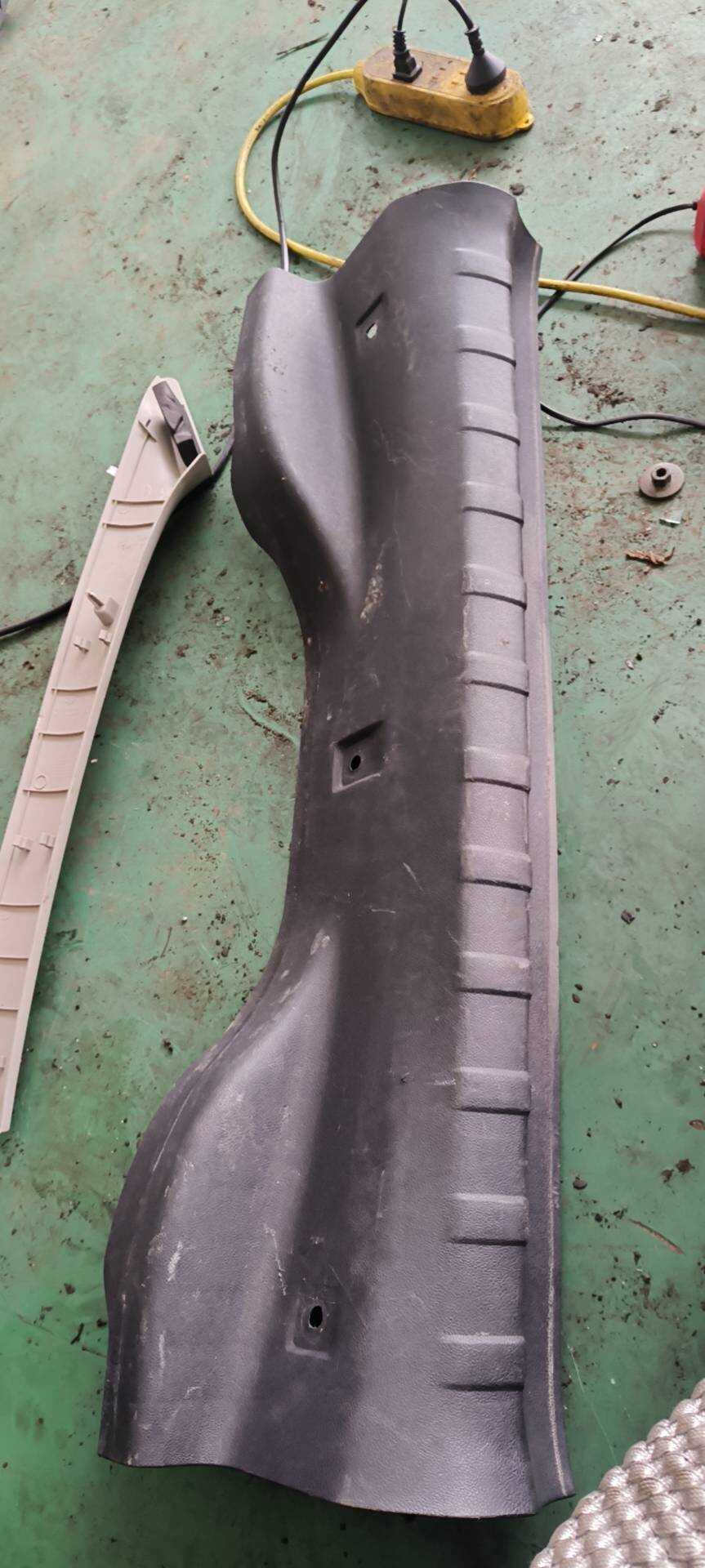 98056232ZD Rear Panel Trim