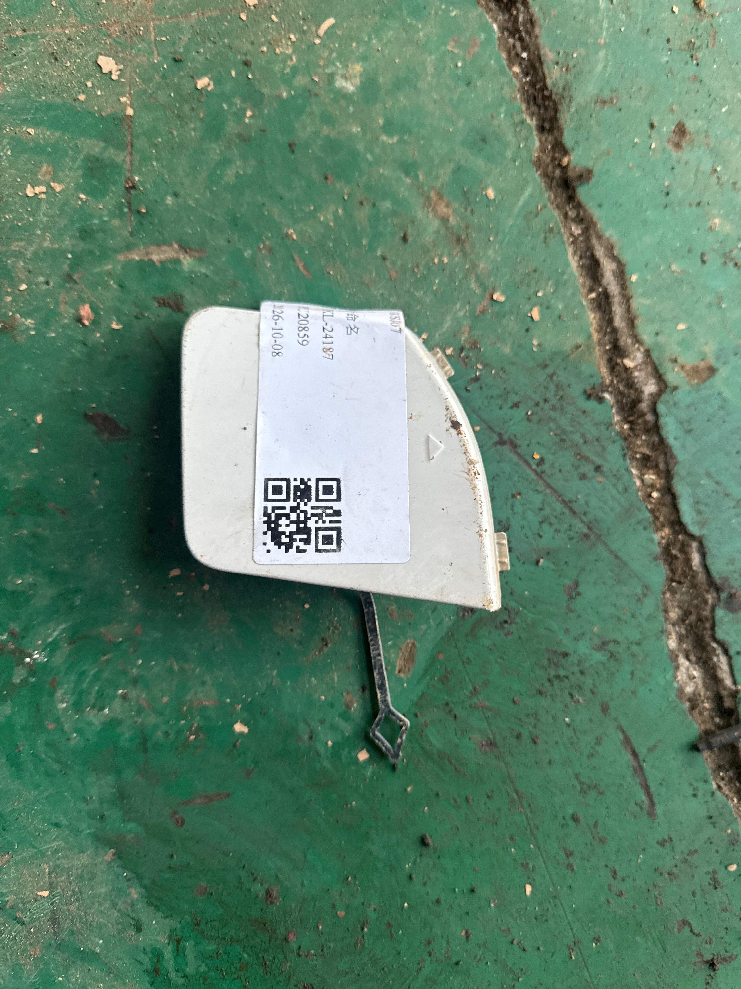 51128089911 后保险杠牵引钩盖板