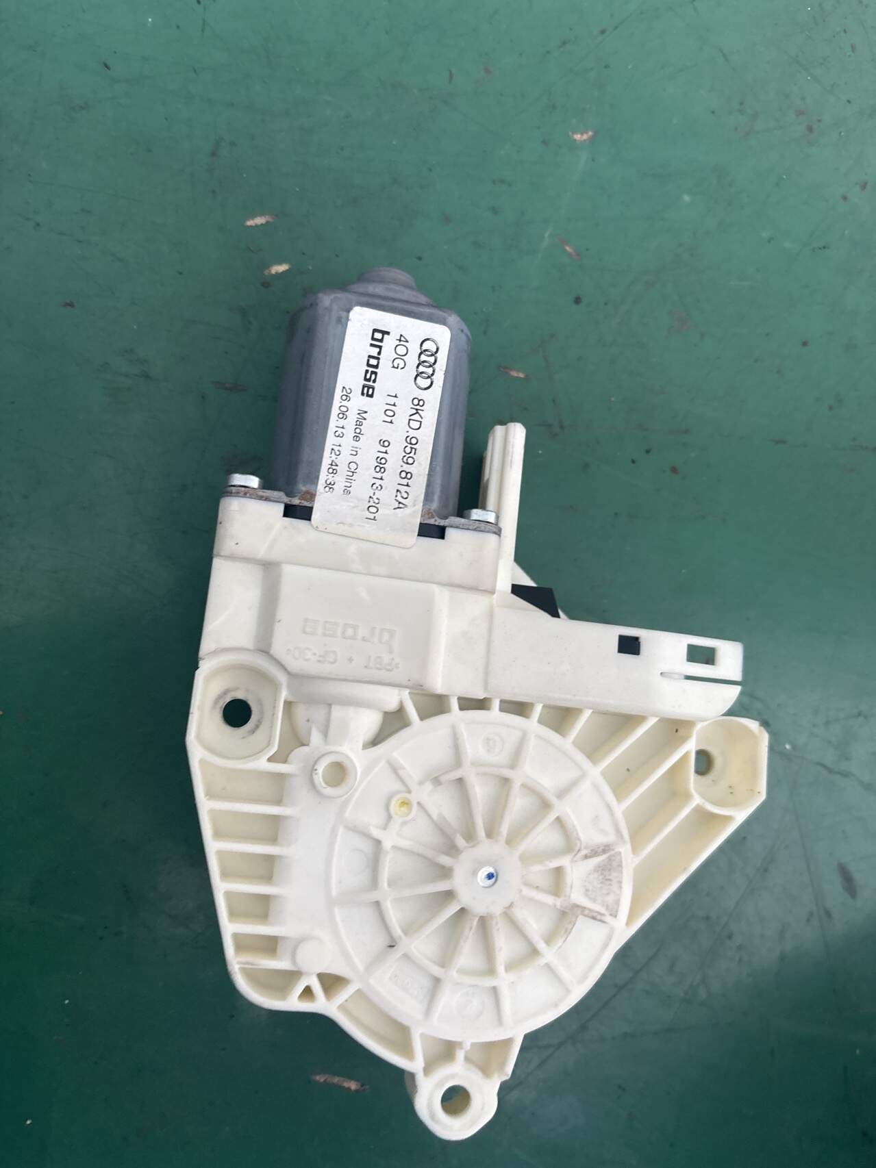 L8KD959812A 后门玻璃升降电机(右)