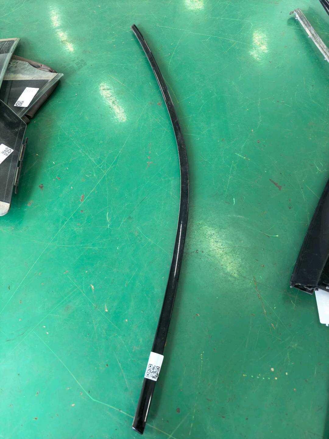 51337420811 侧车身车顶饰条(左)