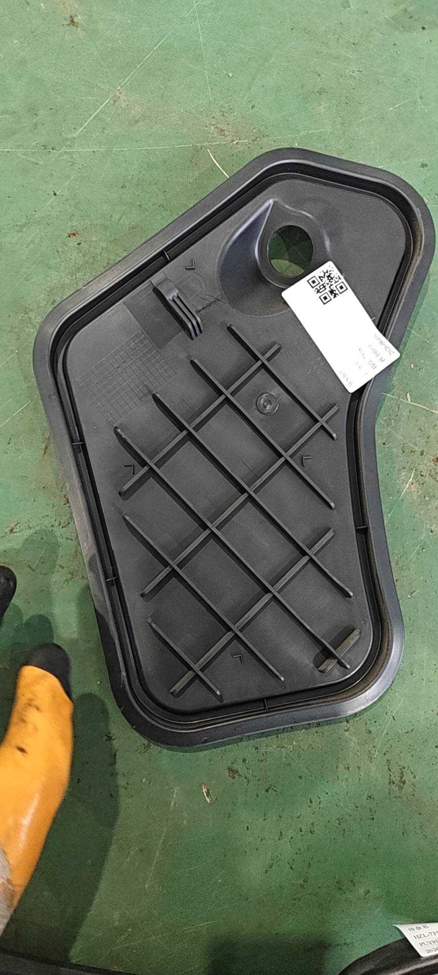 7N0843802D 后车门内板盖(右)