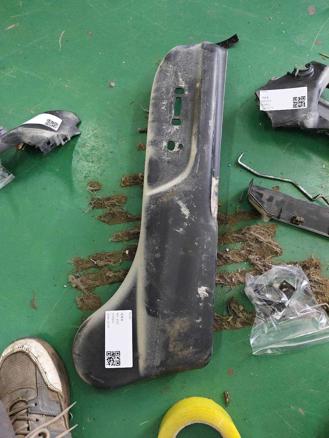 81238TL0G21ZB 副驾驶员座椅侧饰板（右）