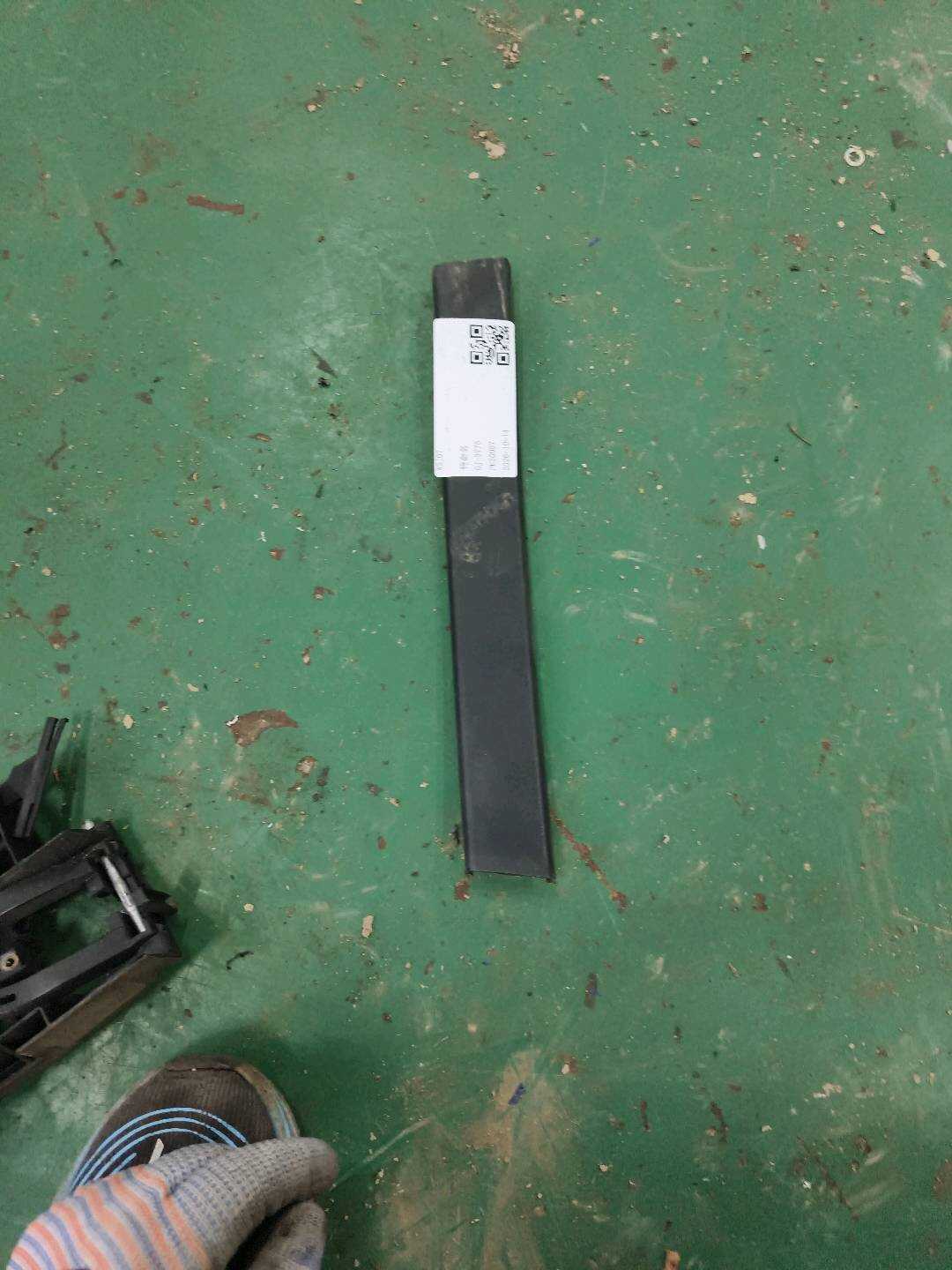 51337199307 Rear Window Beam Cover, Left