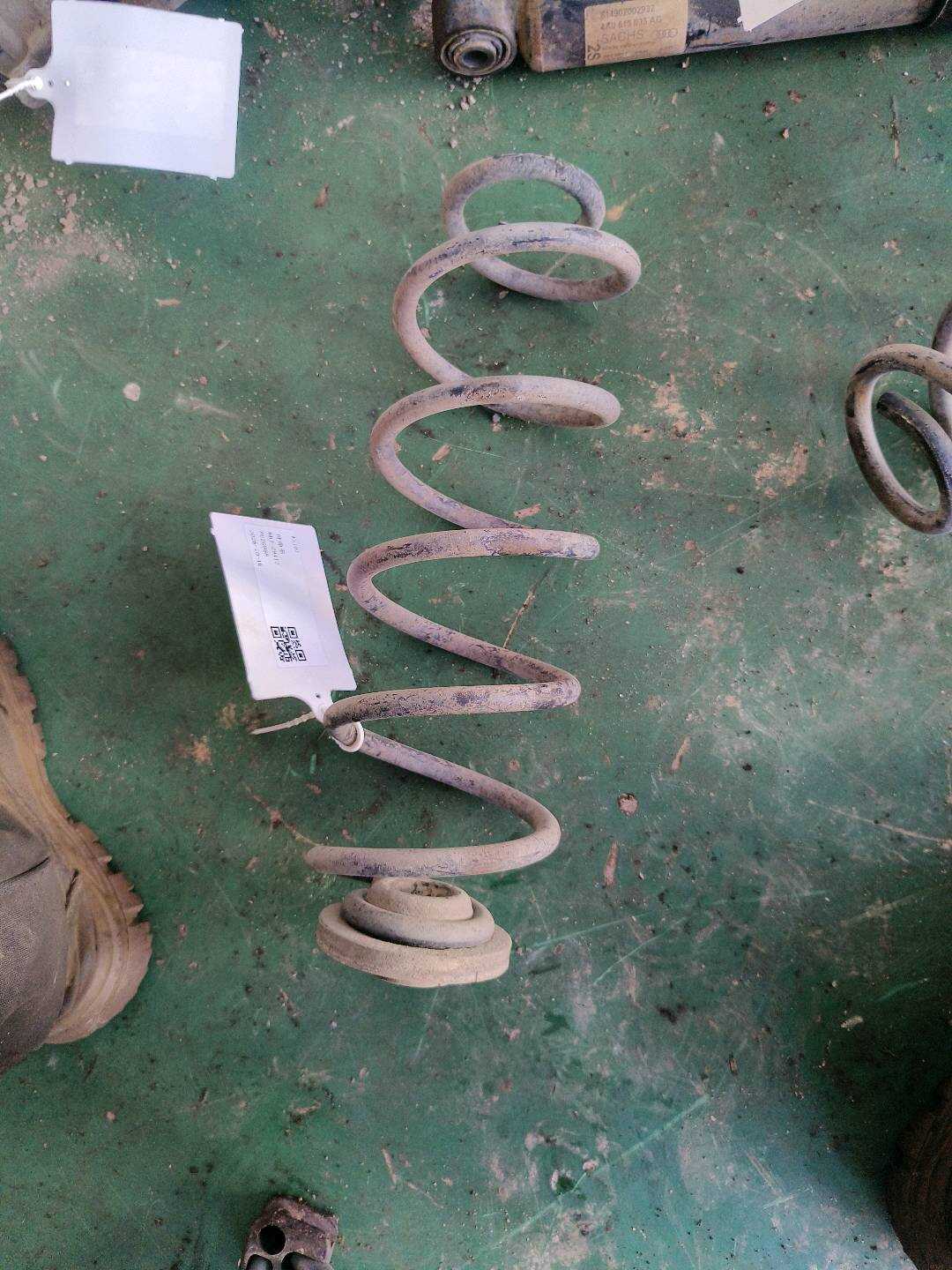 L8KD511115B 后减震器螺旋弹簧
