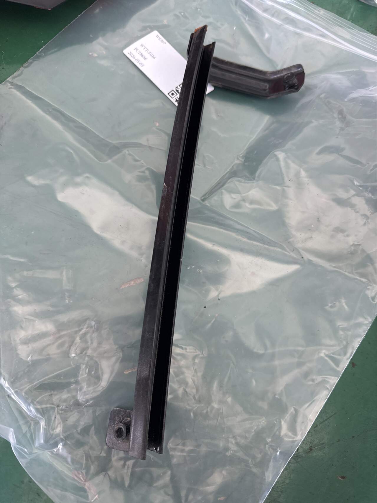 5085065500 左后车门玻璃后导轨