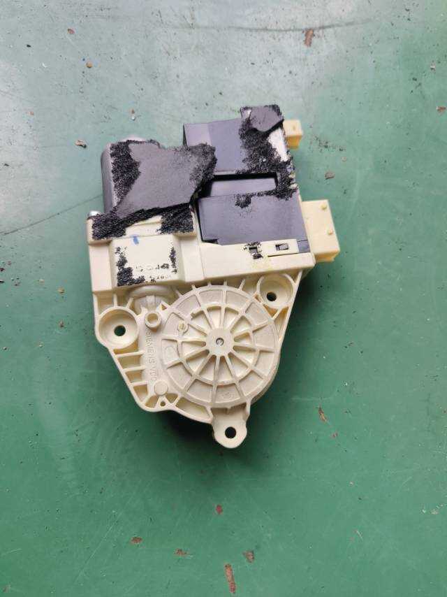 9222Y0 Front Door Window Motor, Right